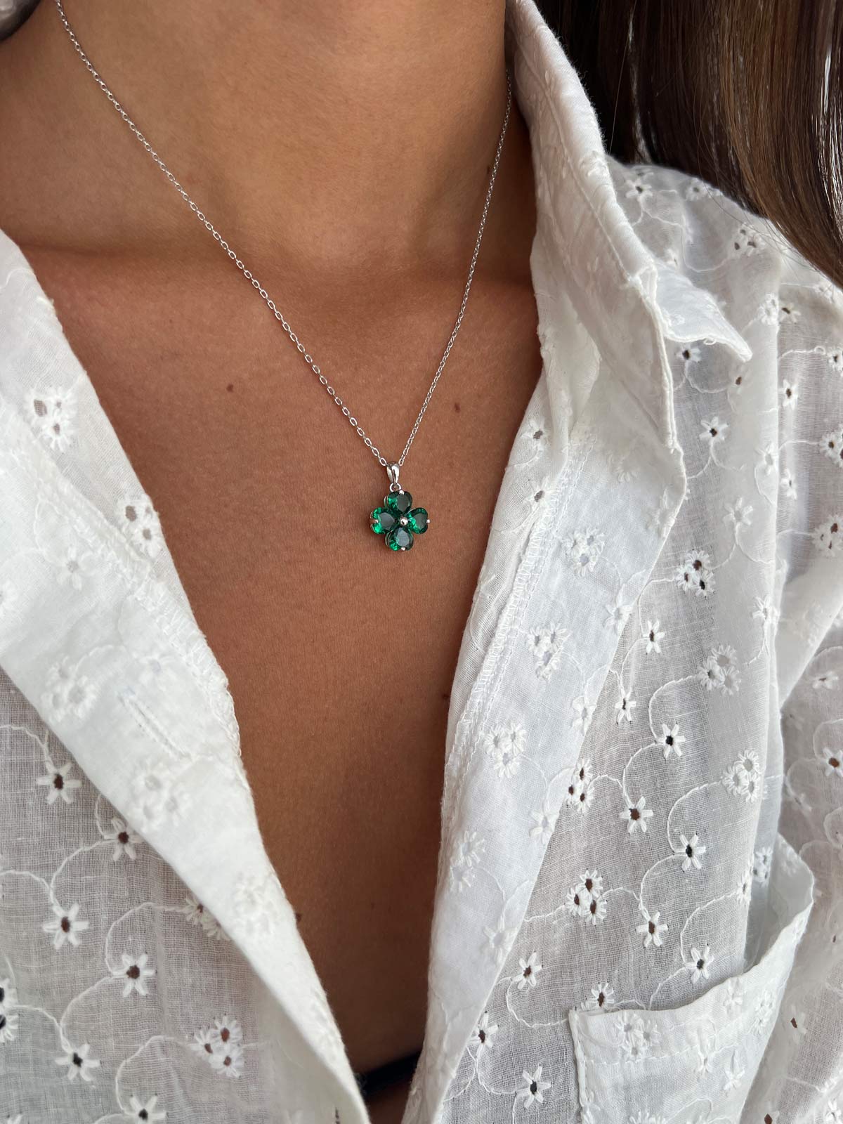 שרשרת תלתן לבבות סוליטרים ירוקים