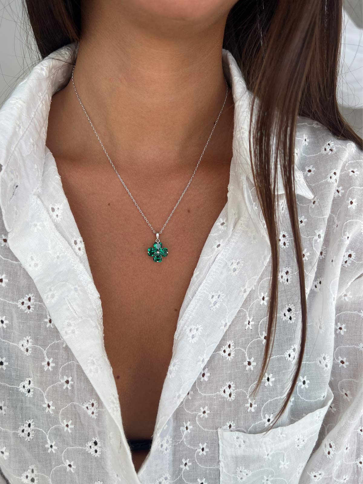 שרשרת תלתן לבבות סוליטרים ירוקים