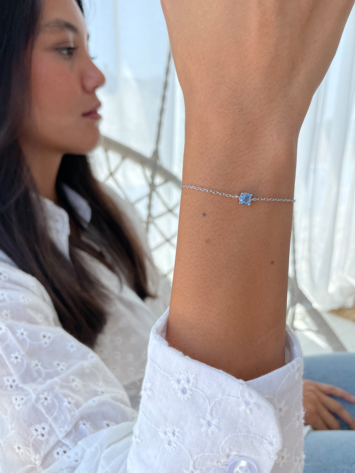 צמיד עדין סוליטר תכלת