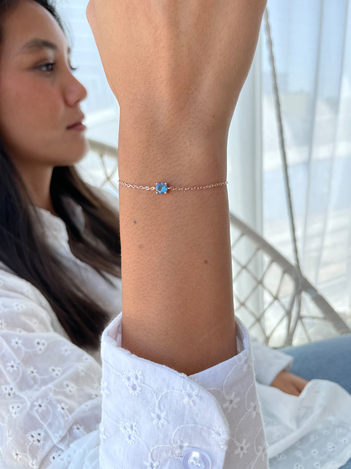 צמיד עדין סוליטר תכלת