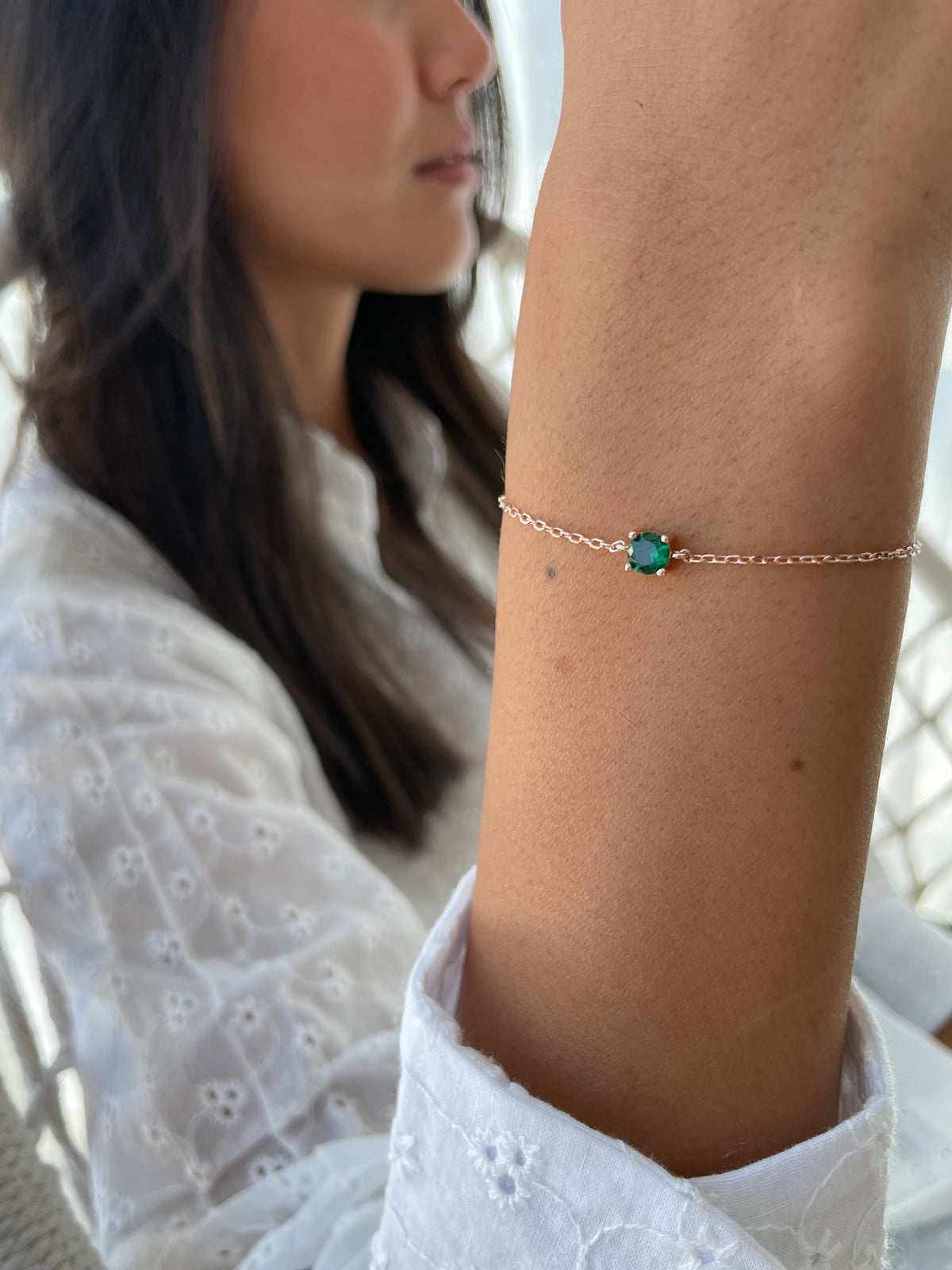 צמיד עדין סוליטר ירוק