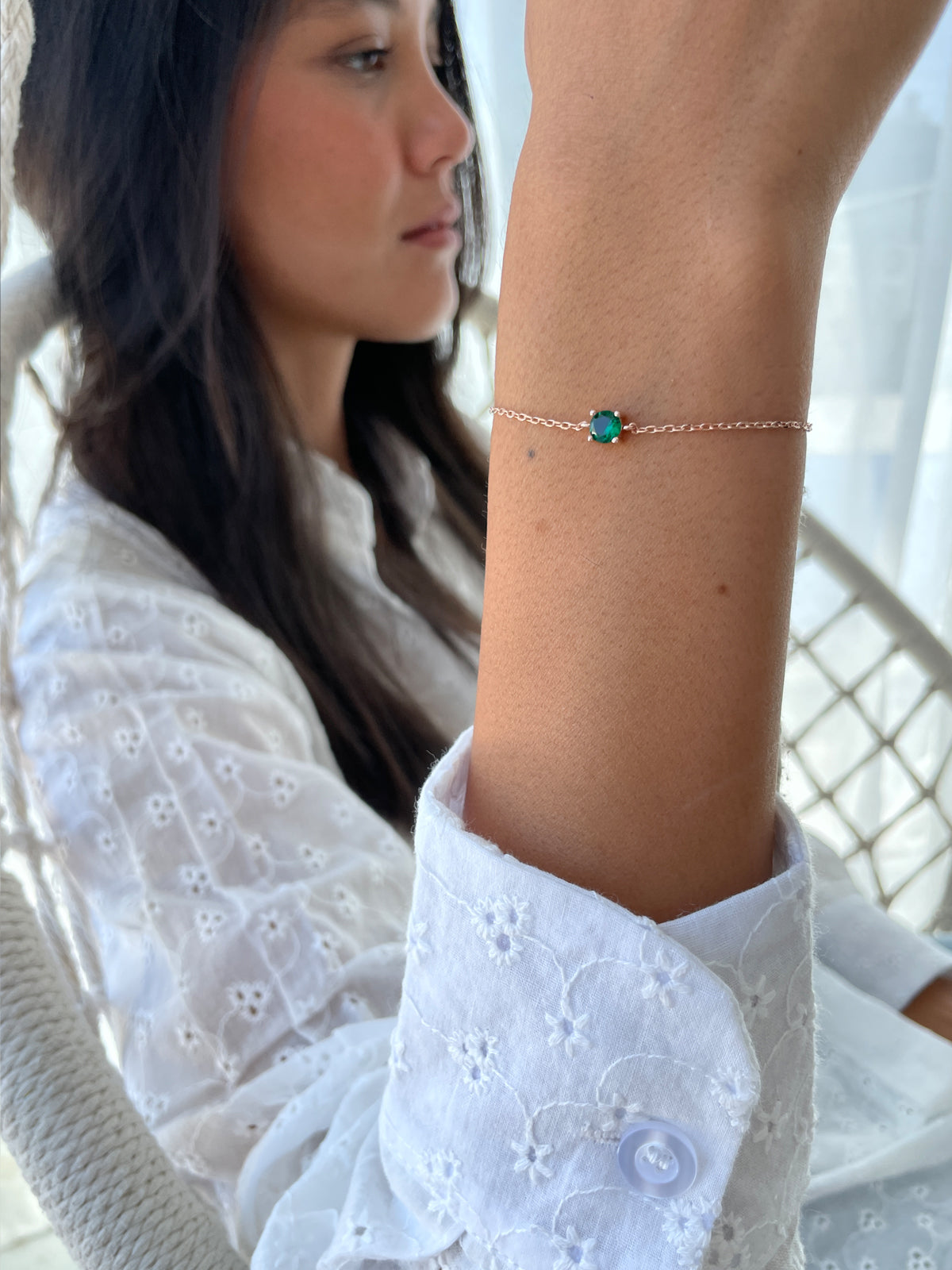 צמיד עדין סוליטר ירוק