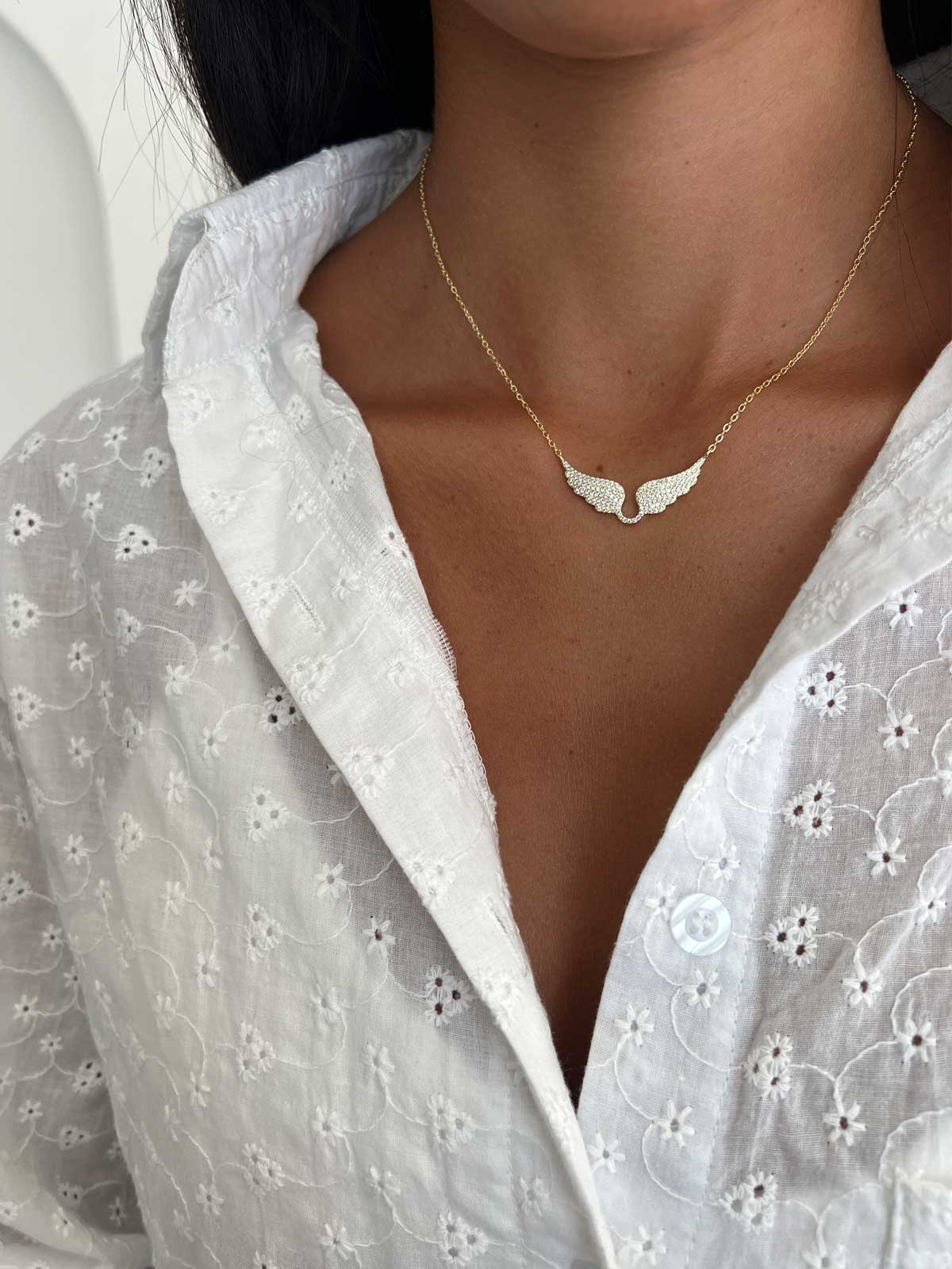 שרשרת כנפיים משובצות