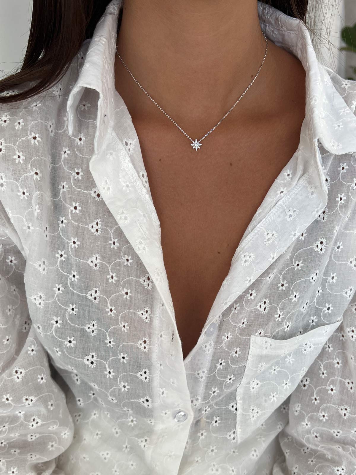 שרשרת צמודה שמש משובצת