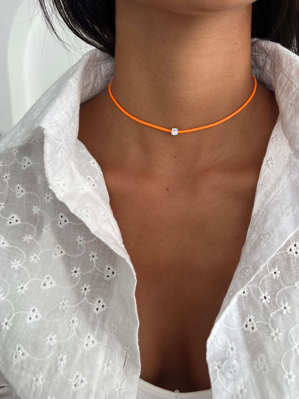 שרשרת צ'וקר חוט כתום וסוליטר