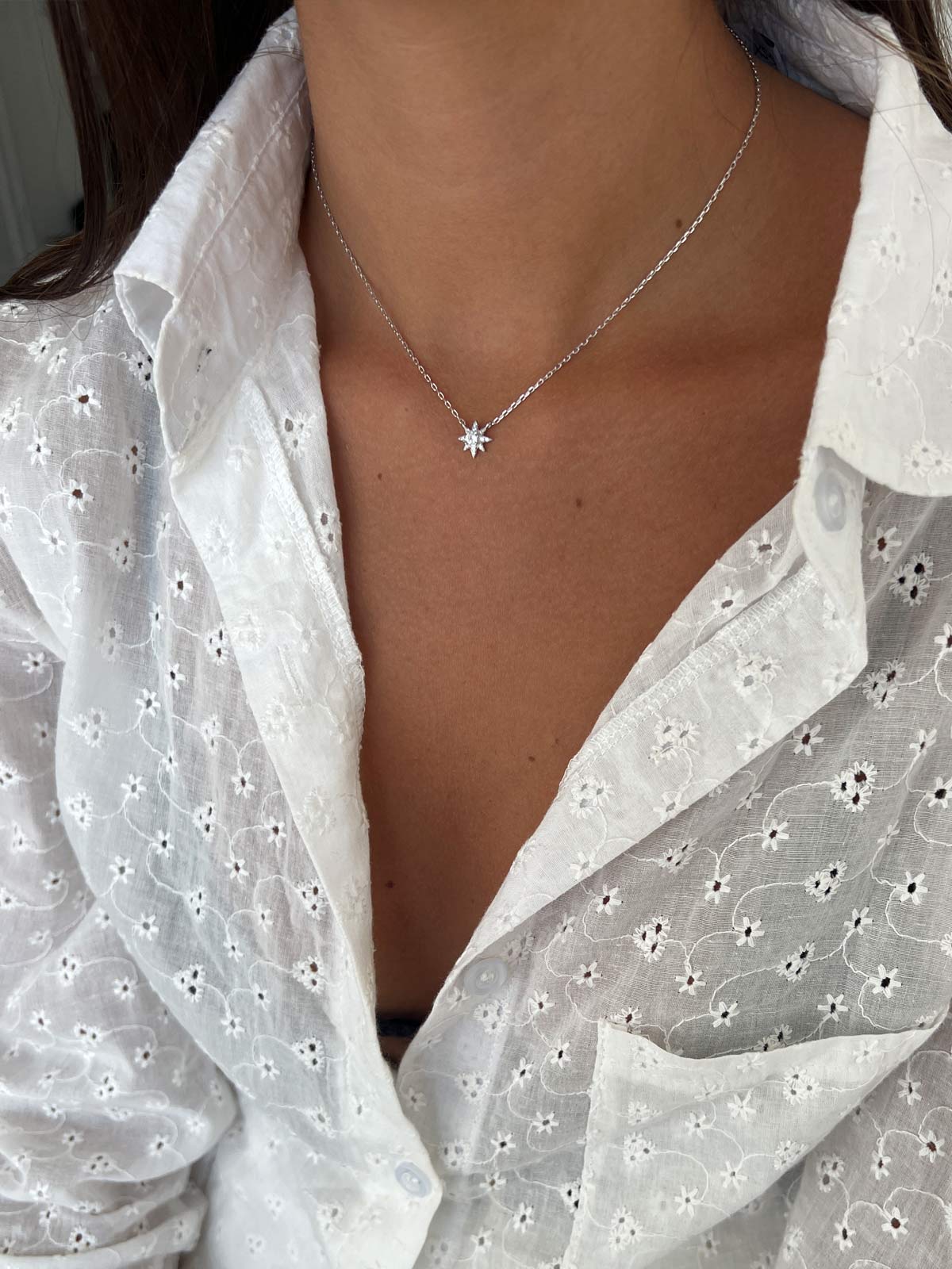 שרשרת צמודה שמש משובצת