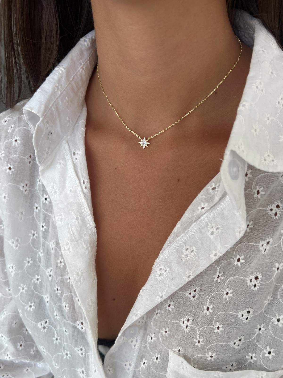 שרשרת צמודה שמש משובצת