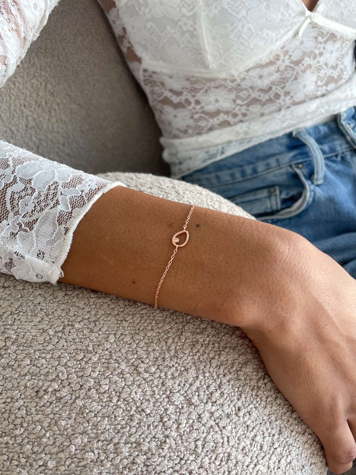 צמיד טיפה חלולה חלקה וסוליטר