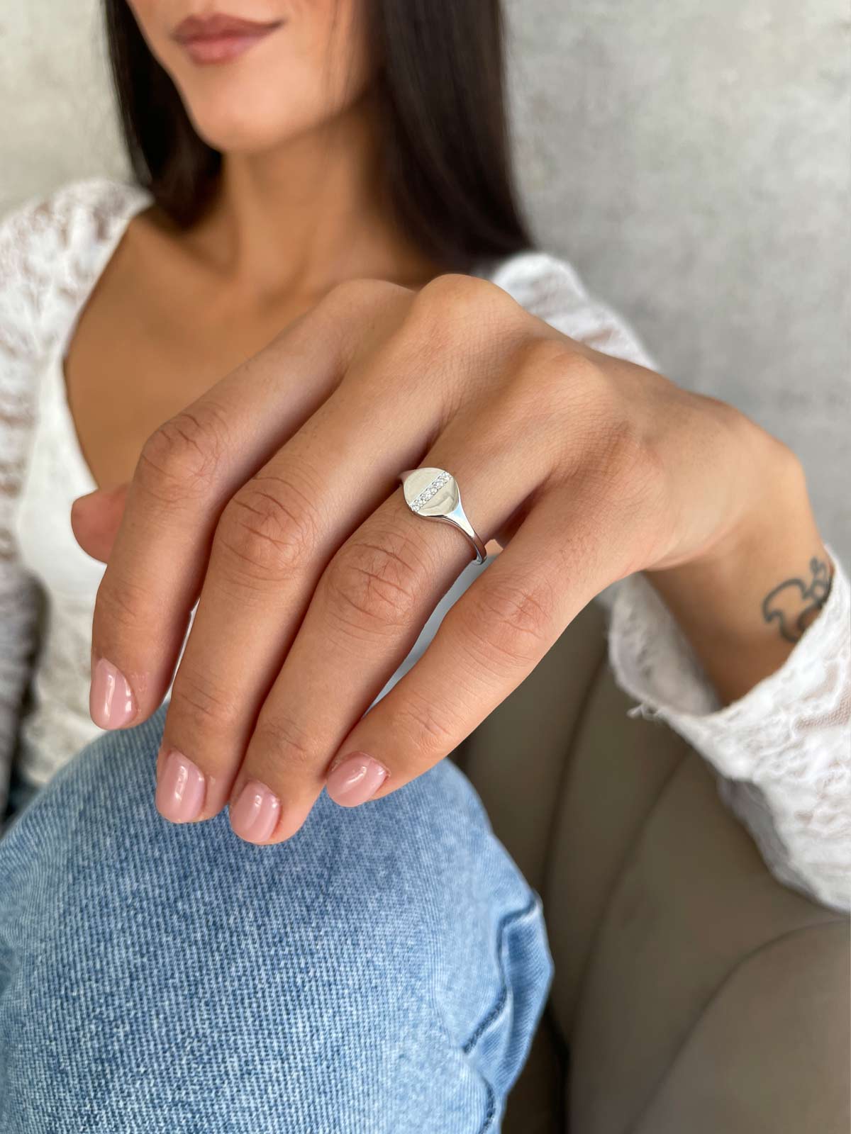 טבעת חותם שורה משובצת