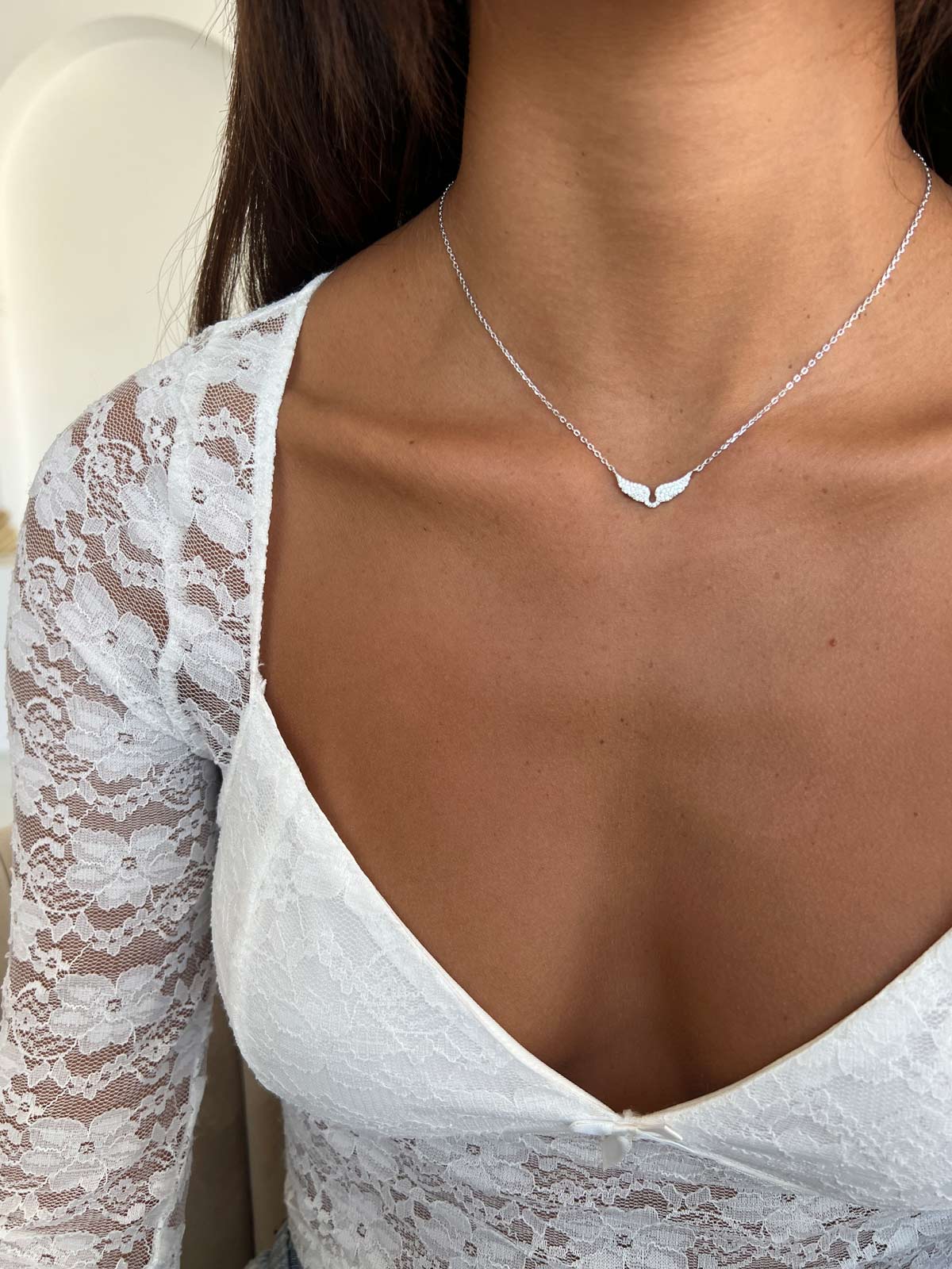 שרשרת צמודה כנפיים קטנות