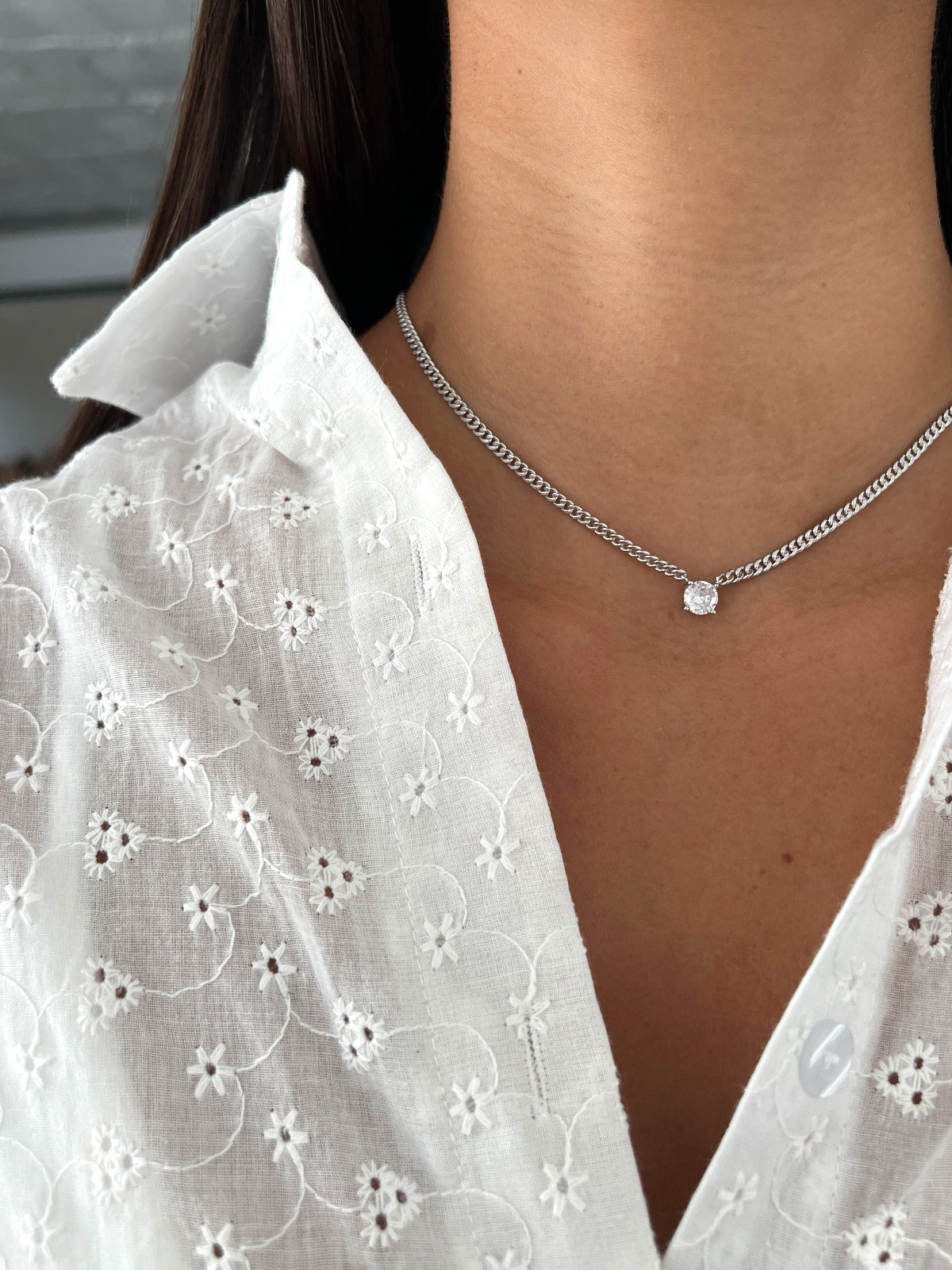 שרשרת צמודה חוליות וסוליטר גדול