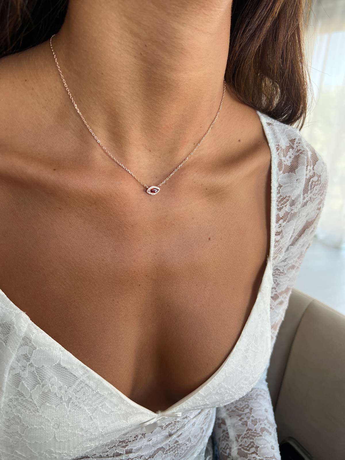 שרשרת צמודה סוליטר מרקיזה אדום משובץ