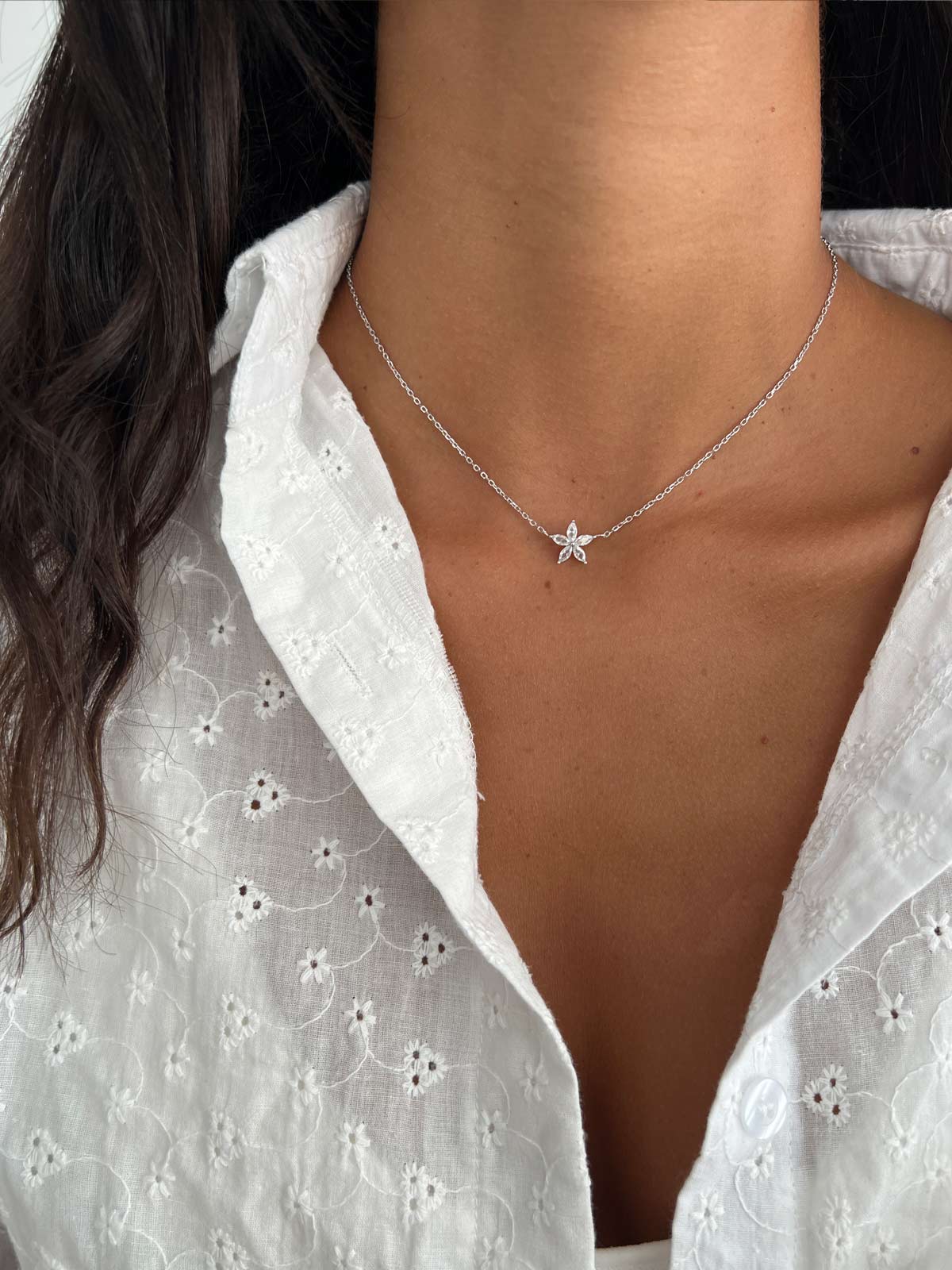 שרשרת צמודה פרח מרקיזות