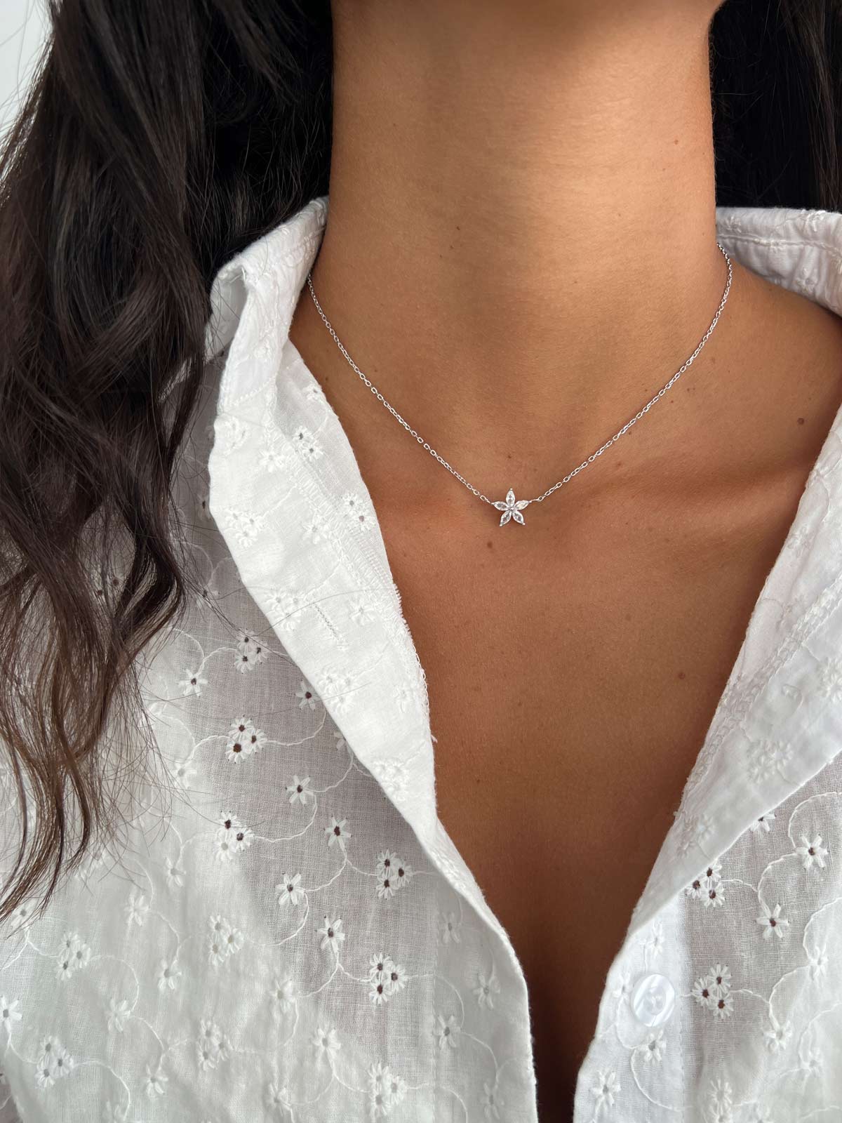 שרשרת צמודה פרח מרקיזות