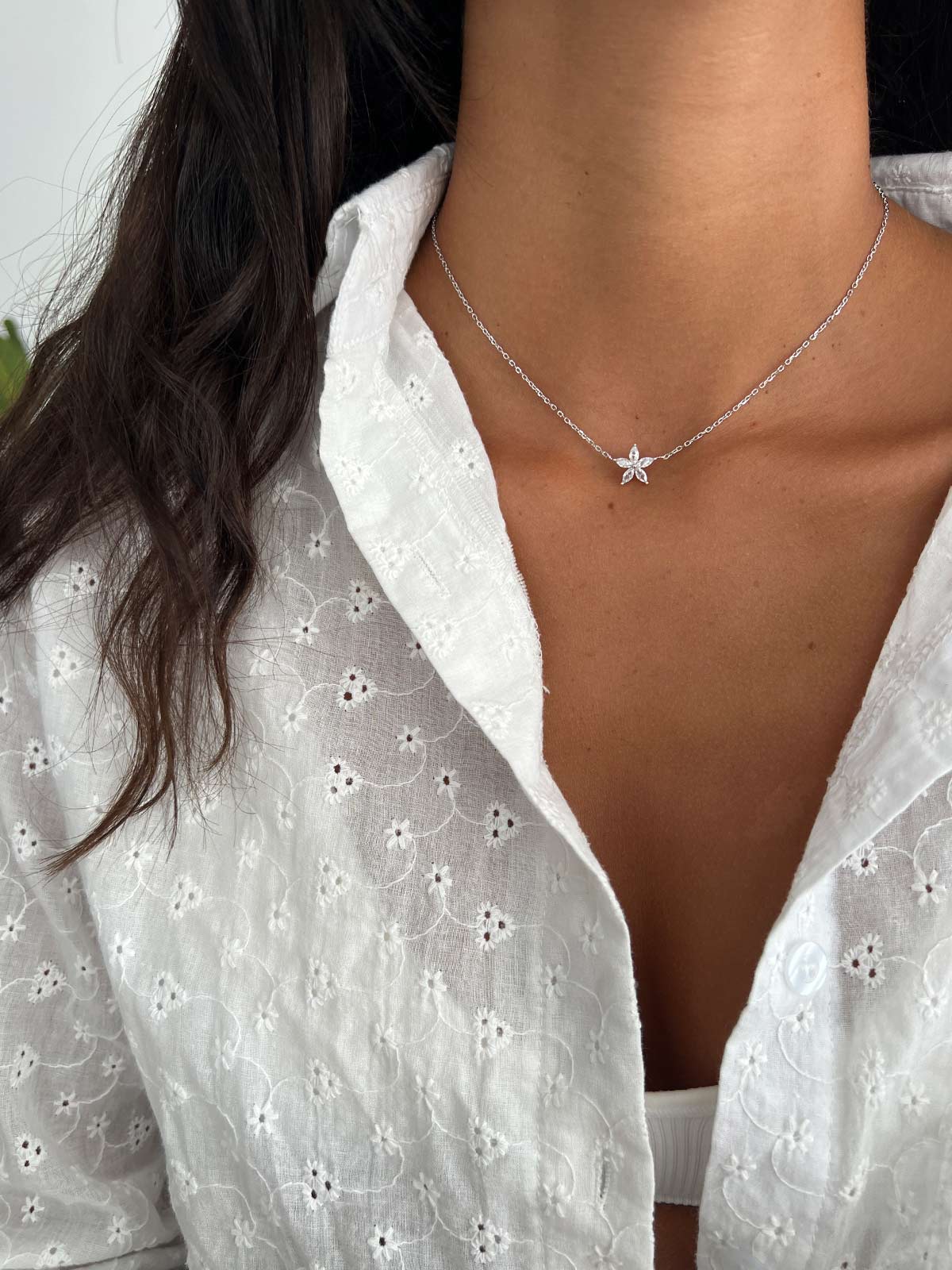 שרשרת צמודה פרח מרקיזות