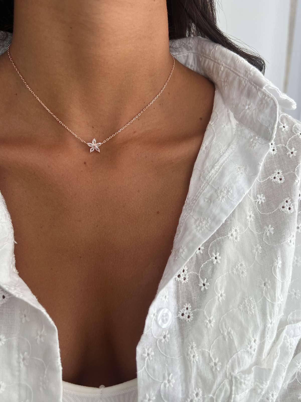 שרשרת צמודה פרח מרקיזות