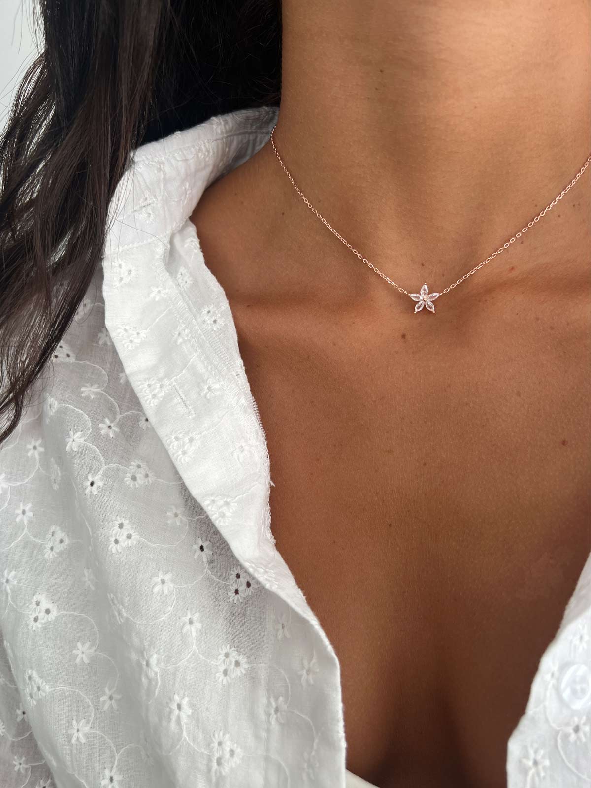 שרשרת צמודה פרח מרקיזות