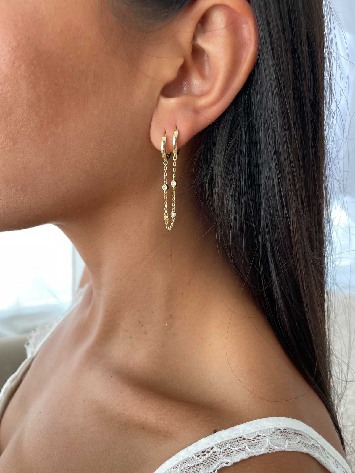 עגיל חישוק כפול ושרשרת סוליטרים