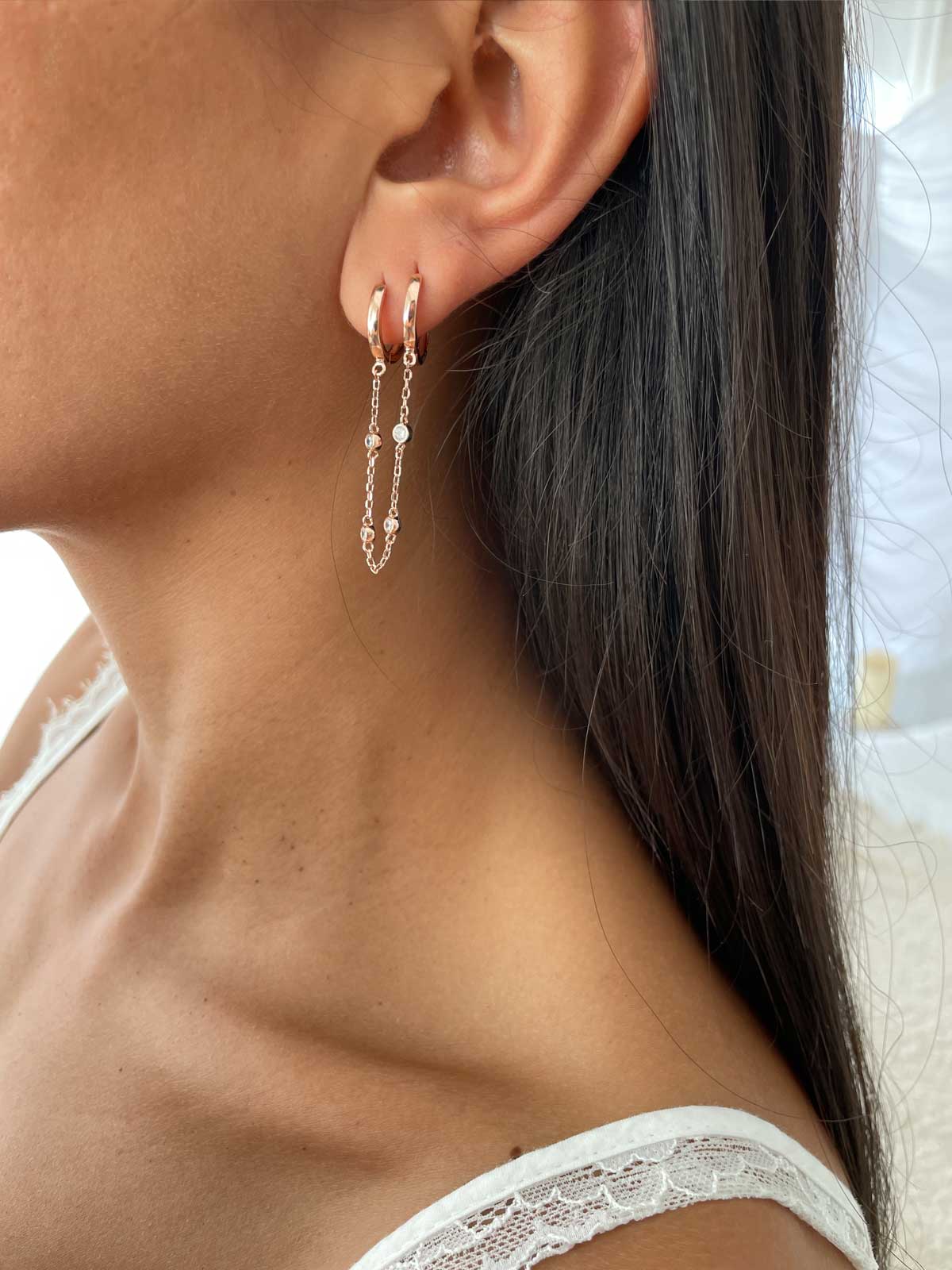 עגיל חישוק כפול ושרשרת סוליטרים