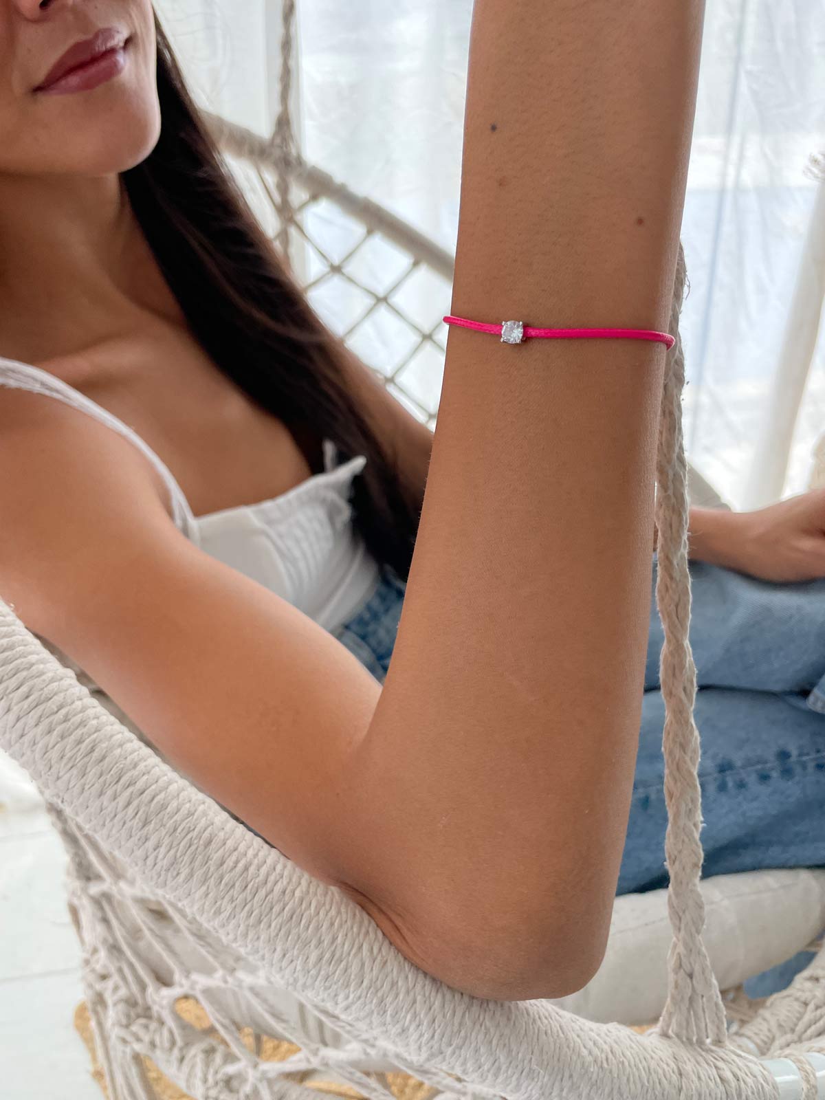 צמיד חוט ורוד וסוליטר