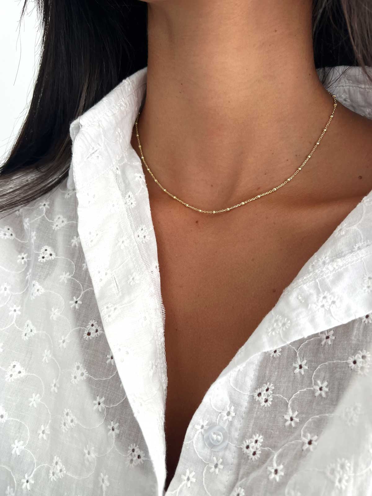 שרשרת צמודה חרוזים קטנים