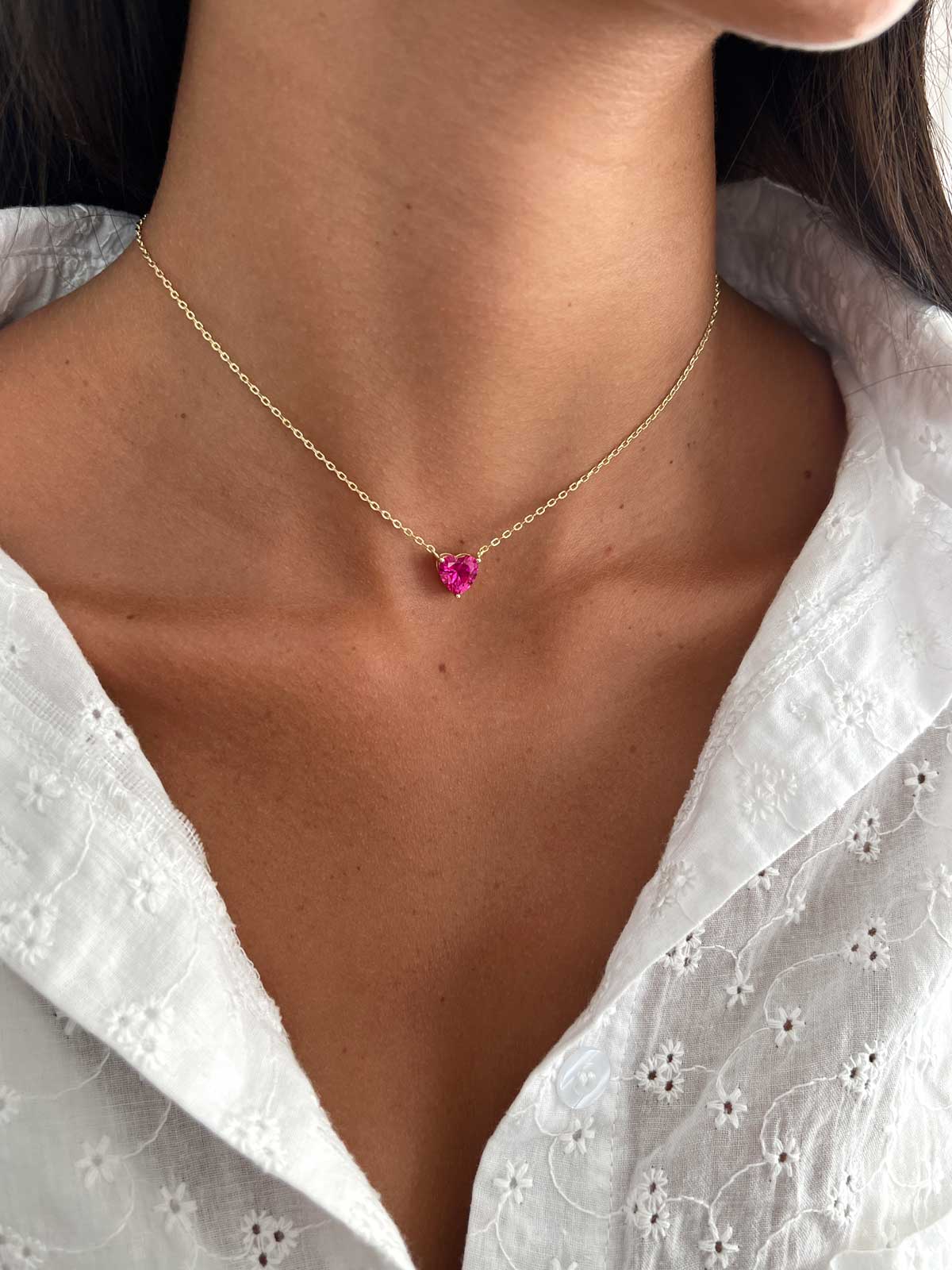 שרשרת צמודה סוליטר לב גדול ורוד