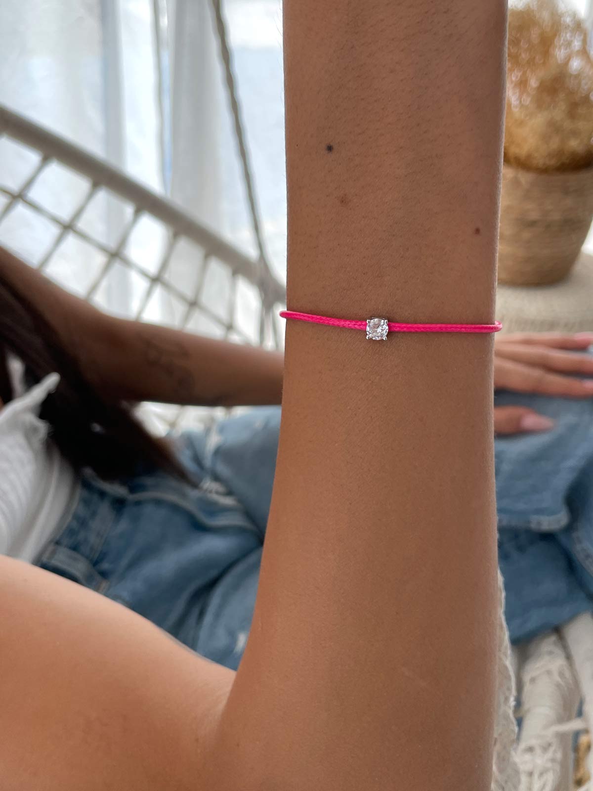 צמיד חוט ורוד וסוליטר