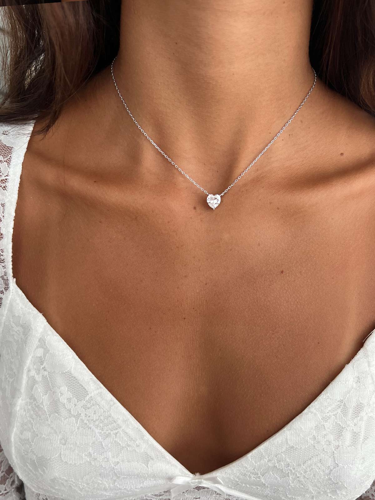 שרשרת צמודה סוליטר לב גדול