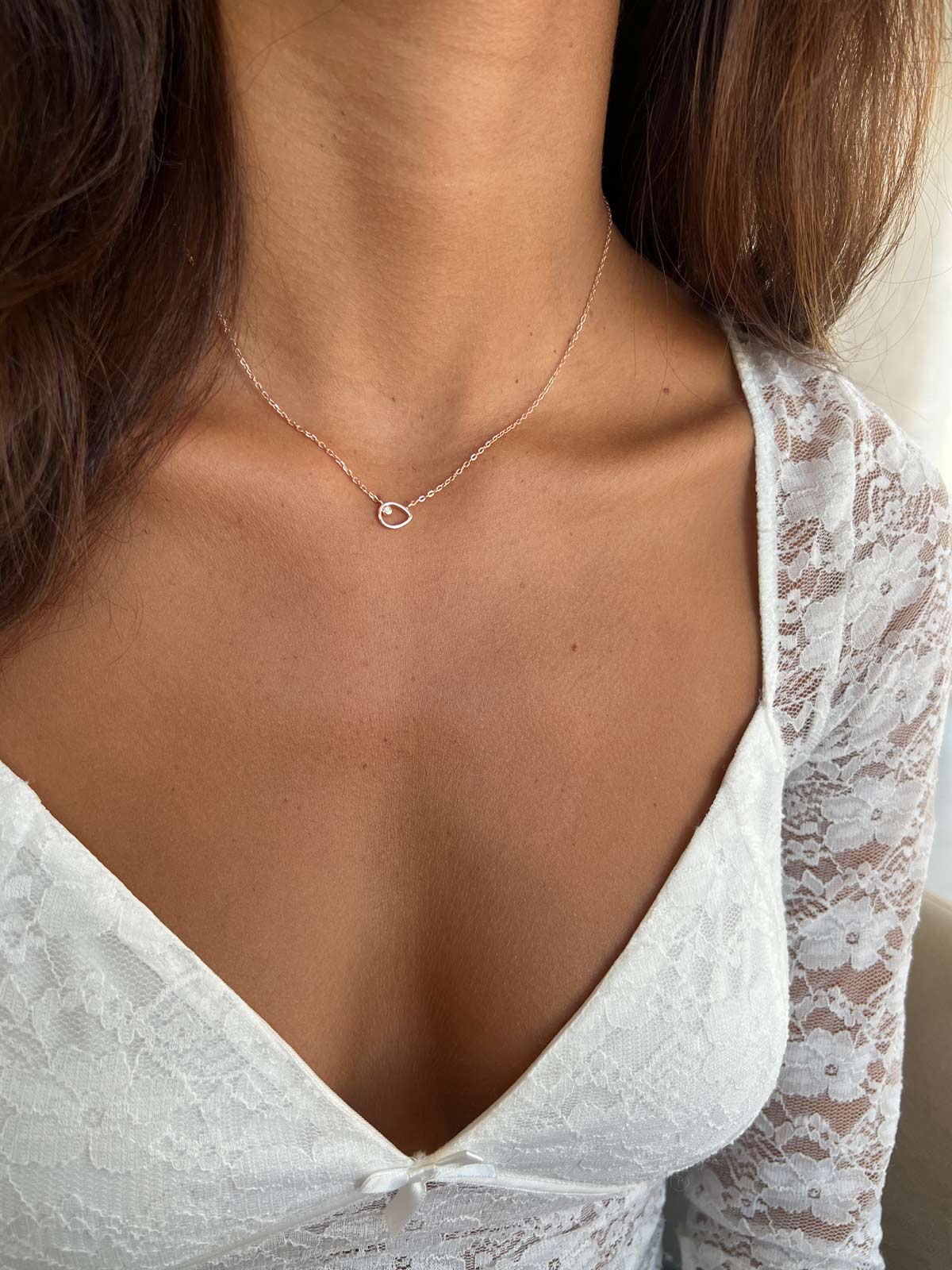 שרשרת צמודה טיפה חלולה חלקה וסוליטר