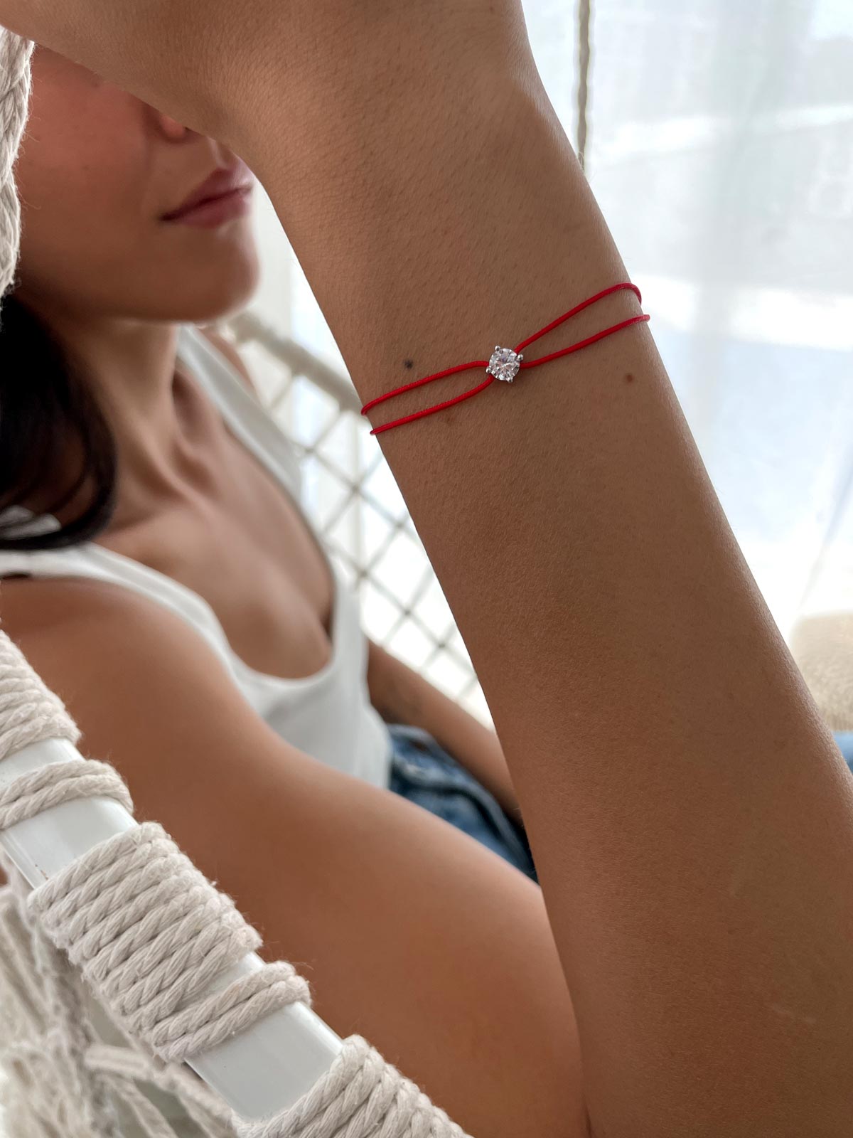 צמיד חוט אדום כפול וסוליטר