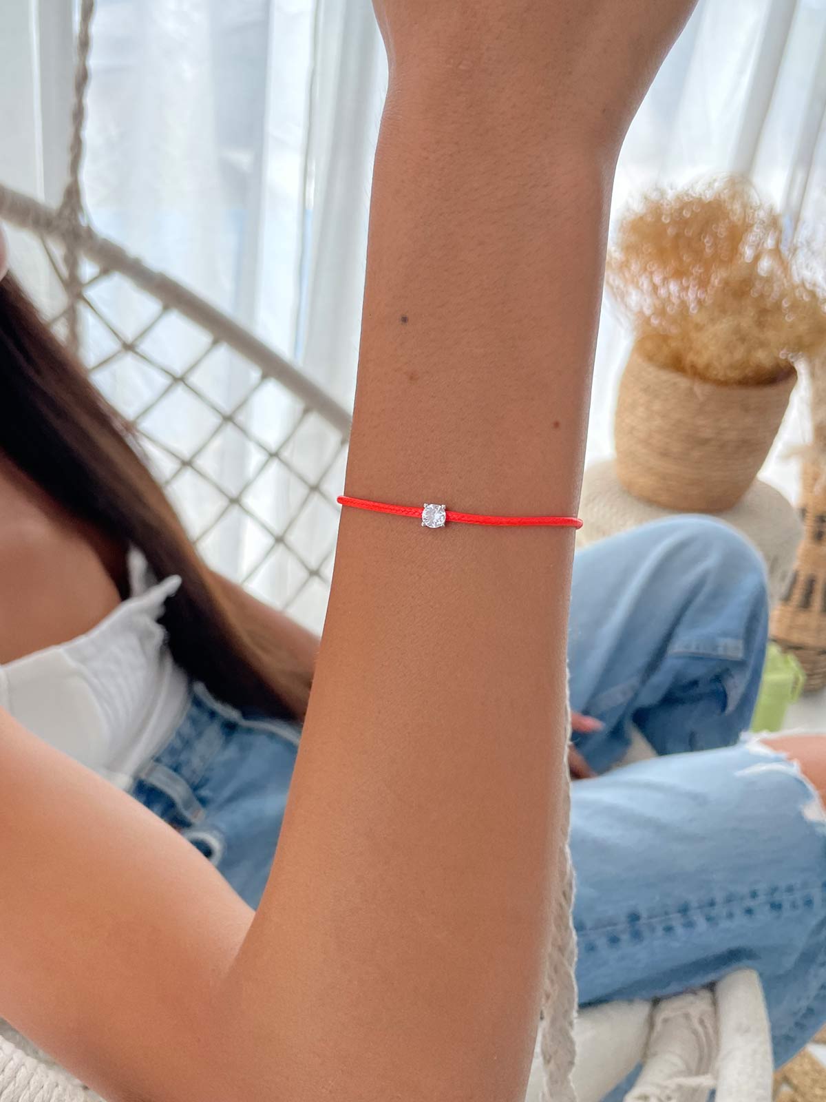 צמיד חוט אדום וסוליטר