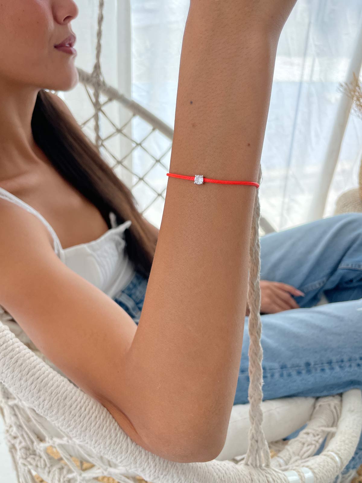 צמיד חוט אדום וסוליטר