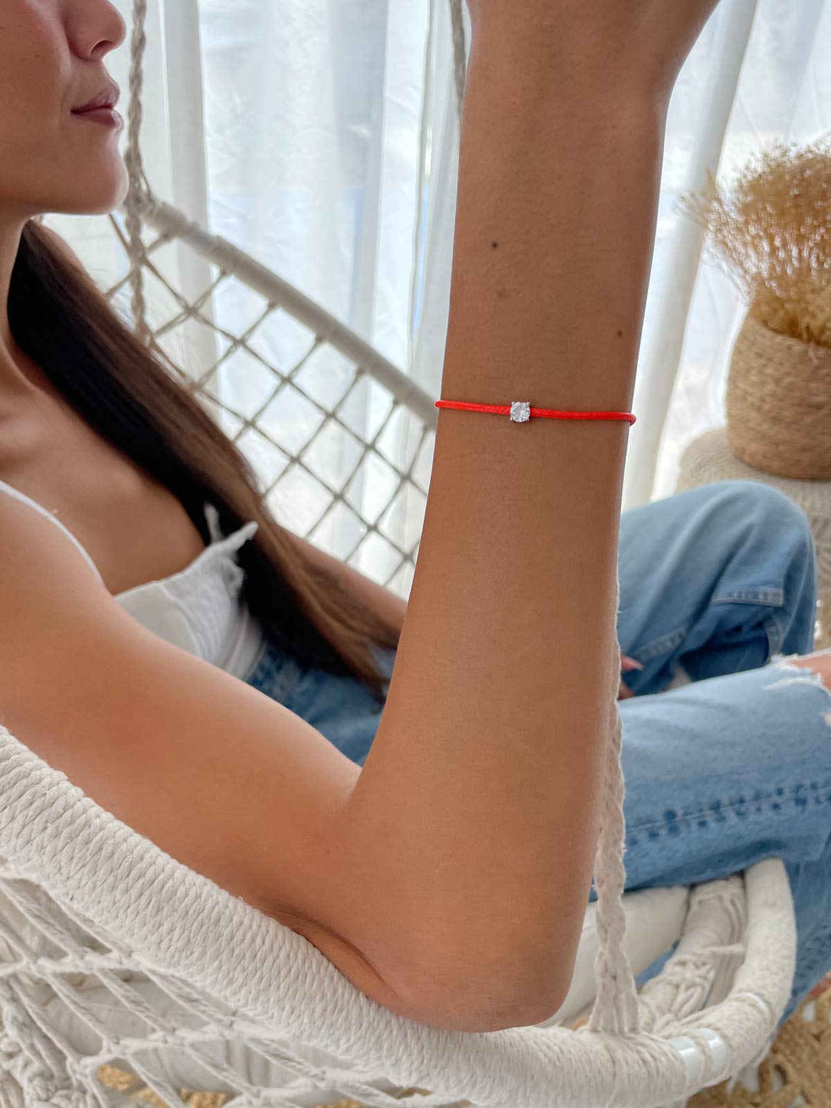 צמיד חוט אדום וסוליטר