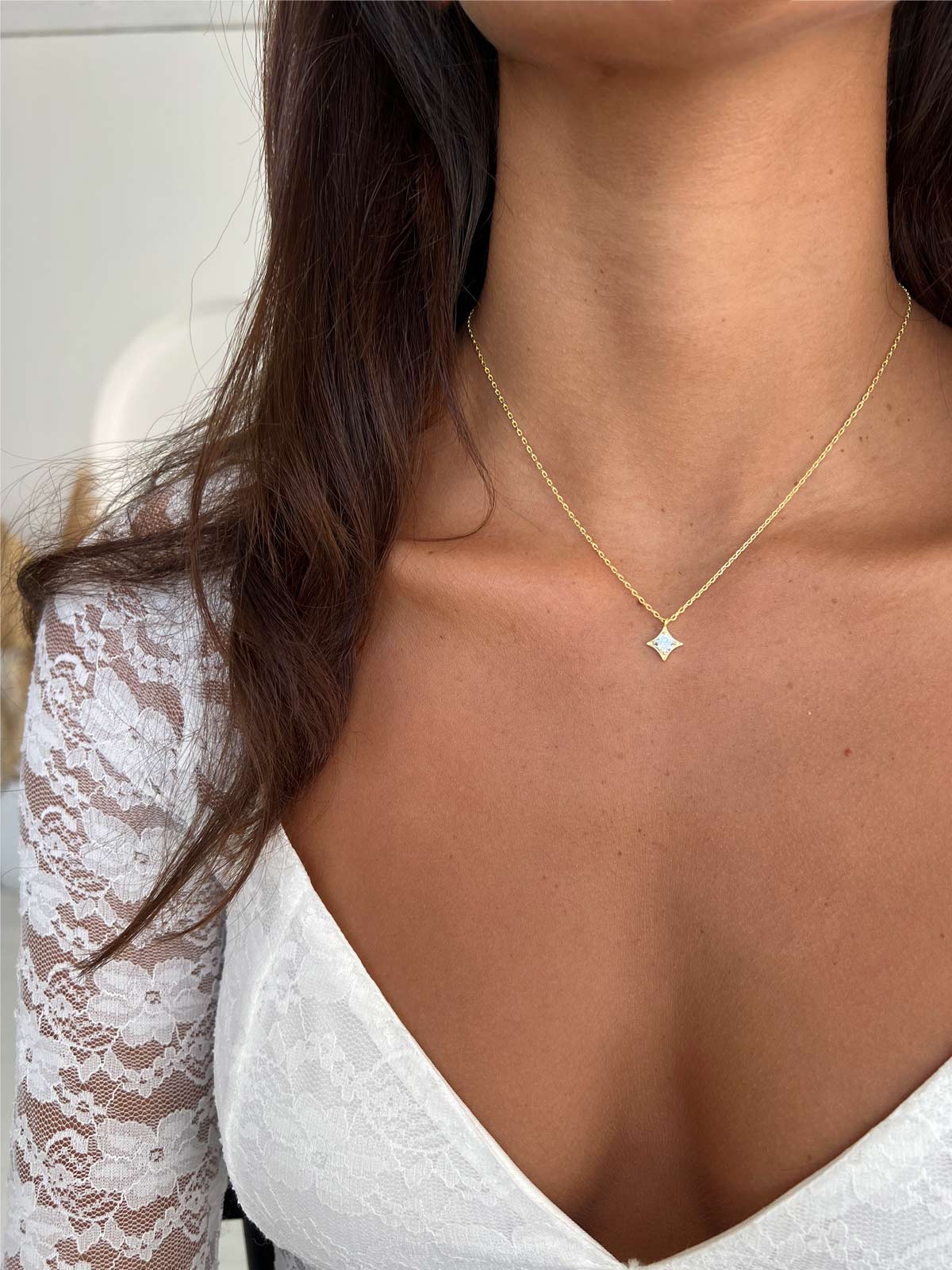 שרשרת צמודה מעוין וסוליטר