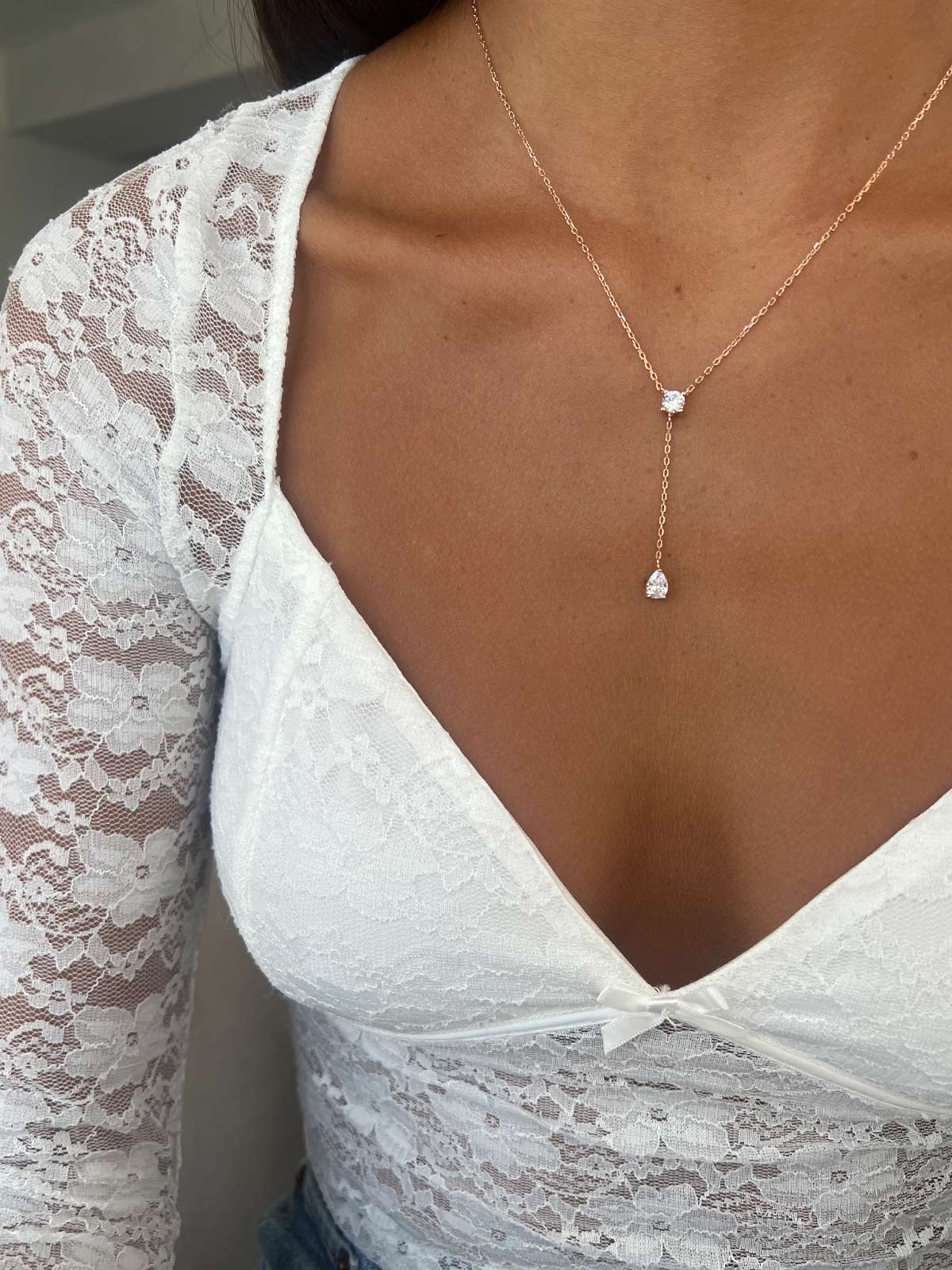 שרשרת עניבה קצרה סוליטר וטיפה