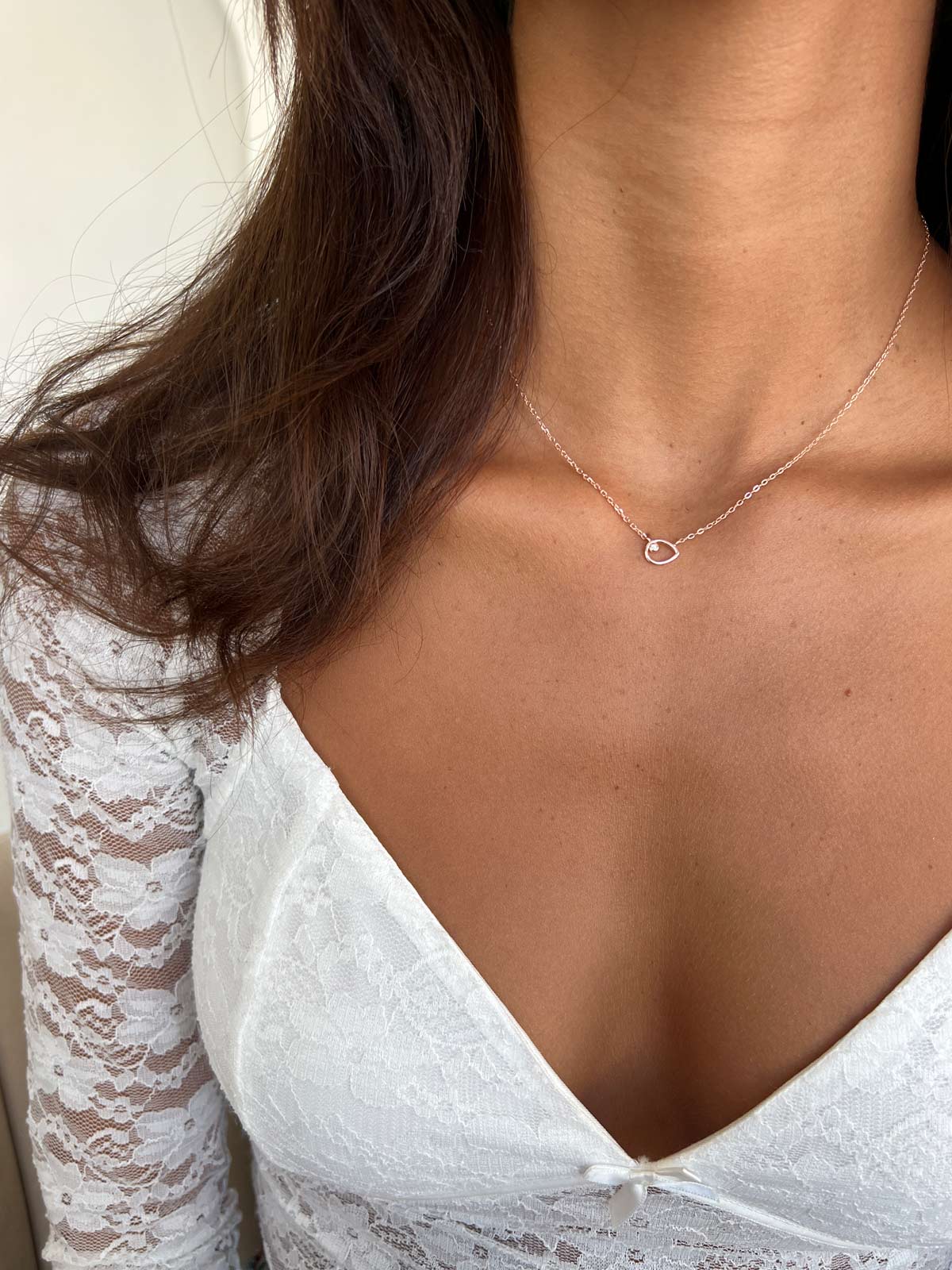 שרשרת צמודה טיפה חלולה חלקה וסוליטר