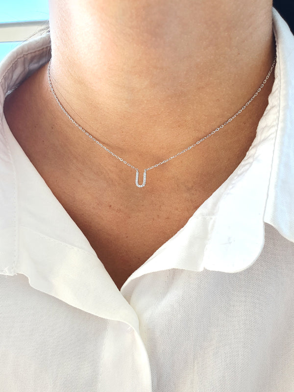 שרשרת צמודה אות