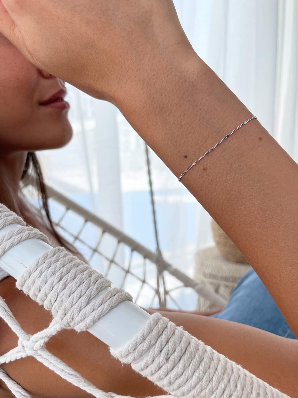 צמיד עדין דק חוליות ומעגלים