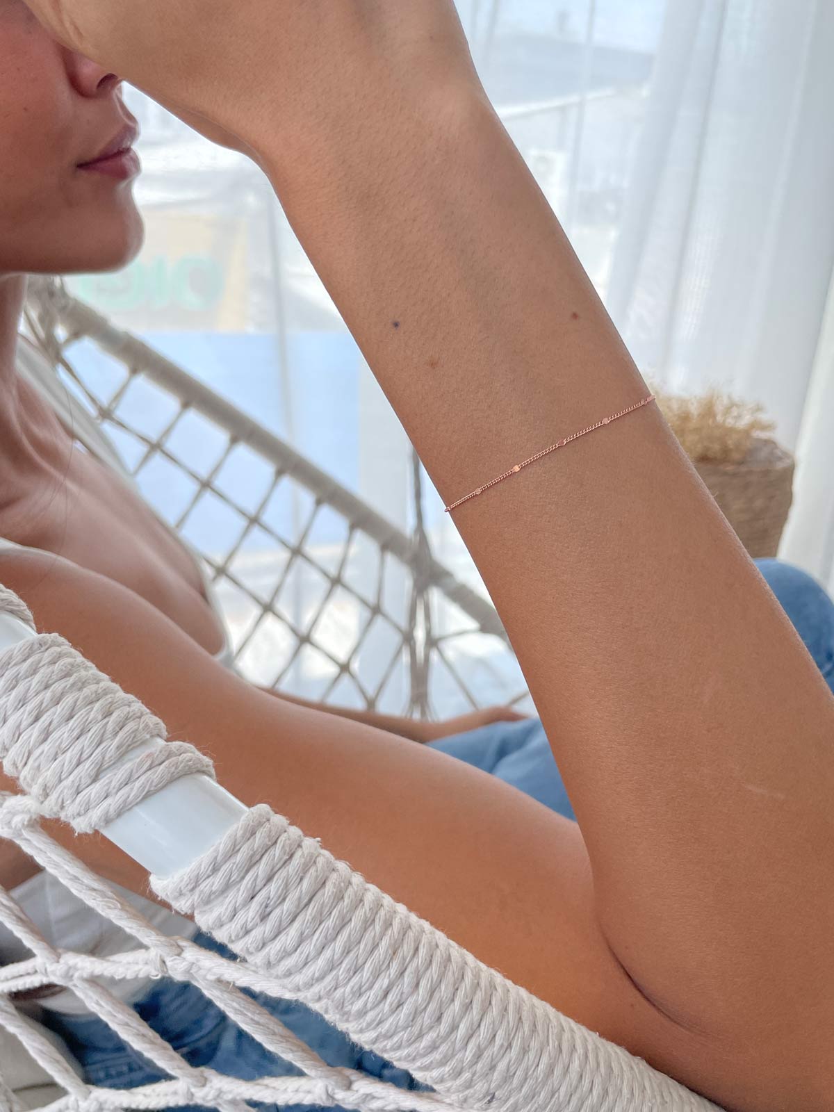 צמיד עדין דק חוליות ומעגלים