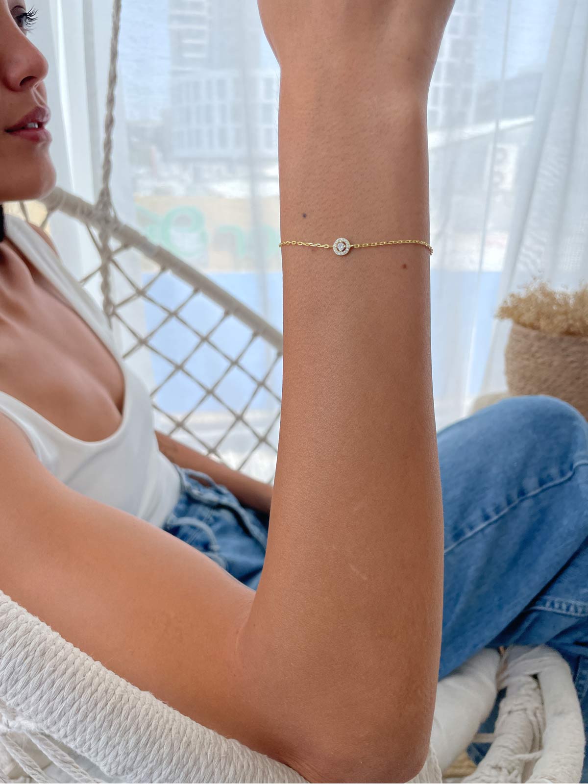 צמיד עדין סוליטר קטן משובץ