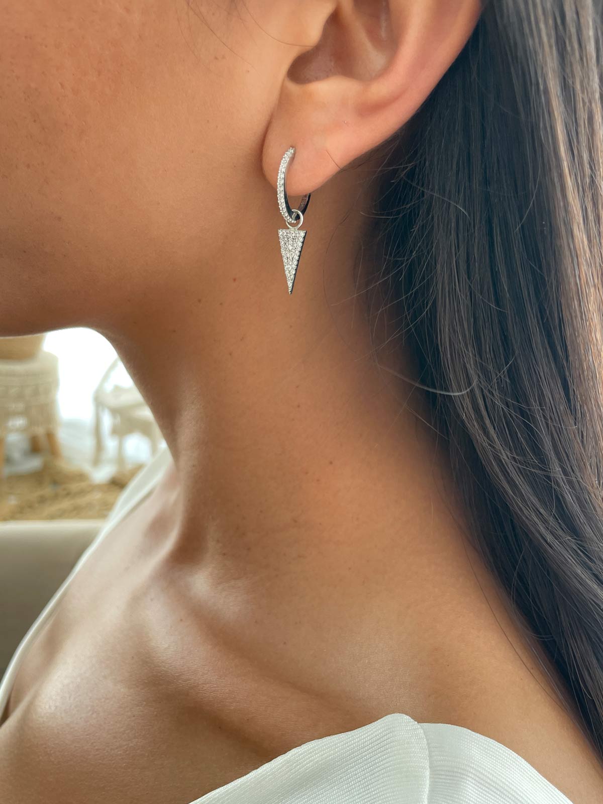 עגילי חישוק משובץ משלוש נופל