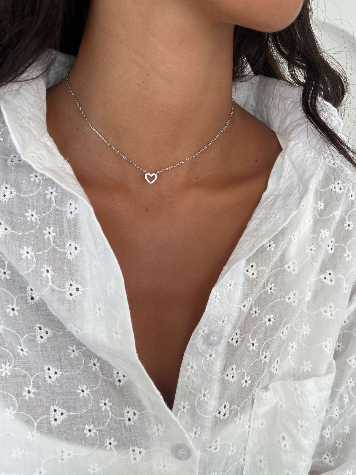 שרשרת צמודה לב משובץ