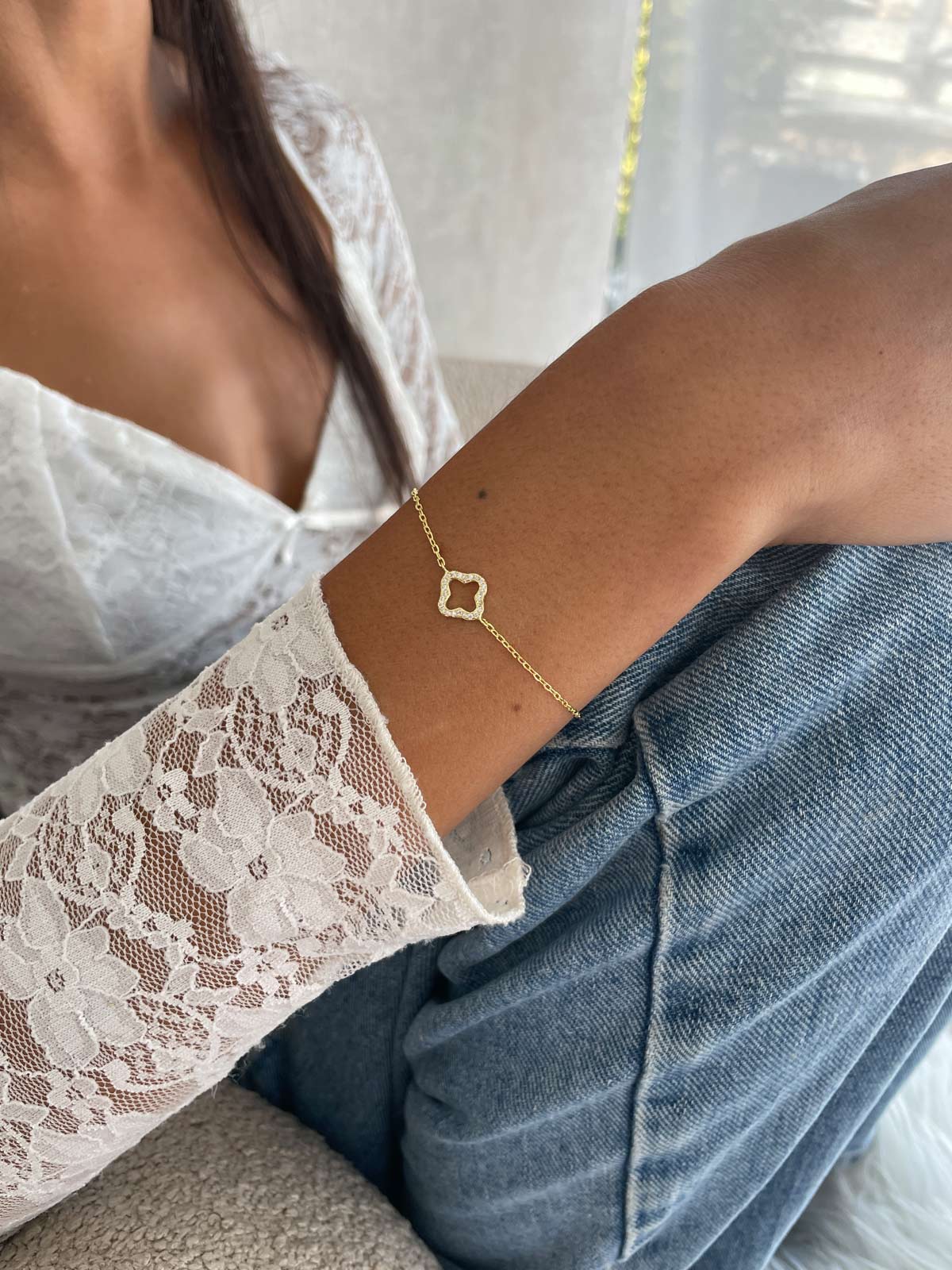 צמיד עדין תלתן משובץ