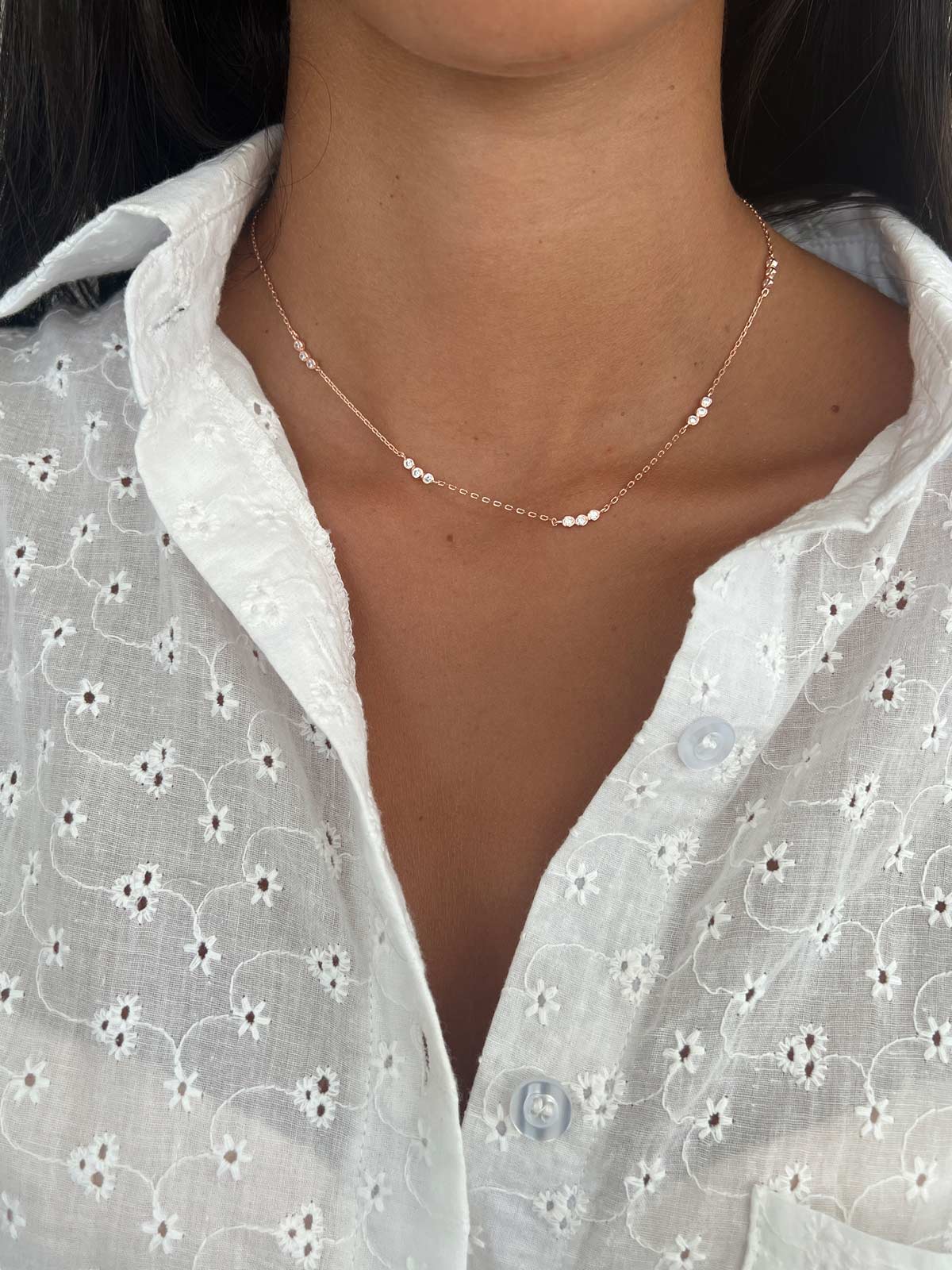 שרשרת צמודה סוליטרים עגולים