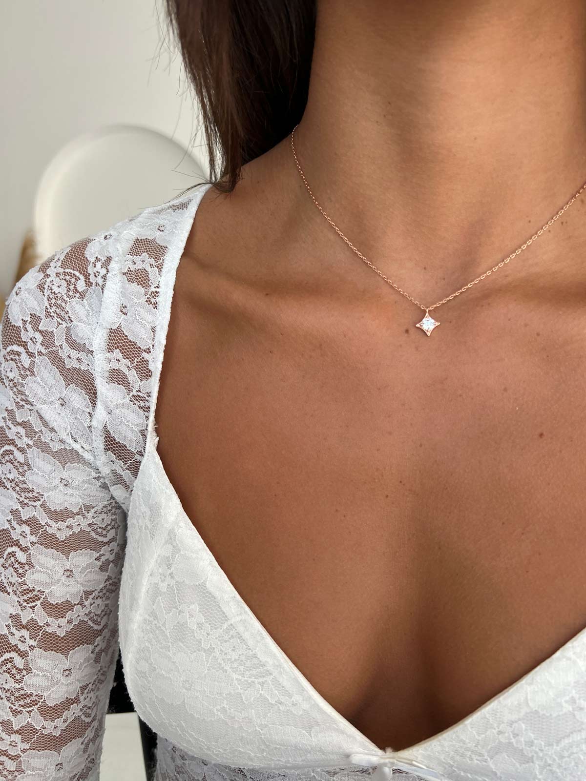 שרשרת צמודה מעוין וסוליטר