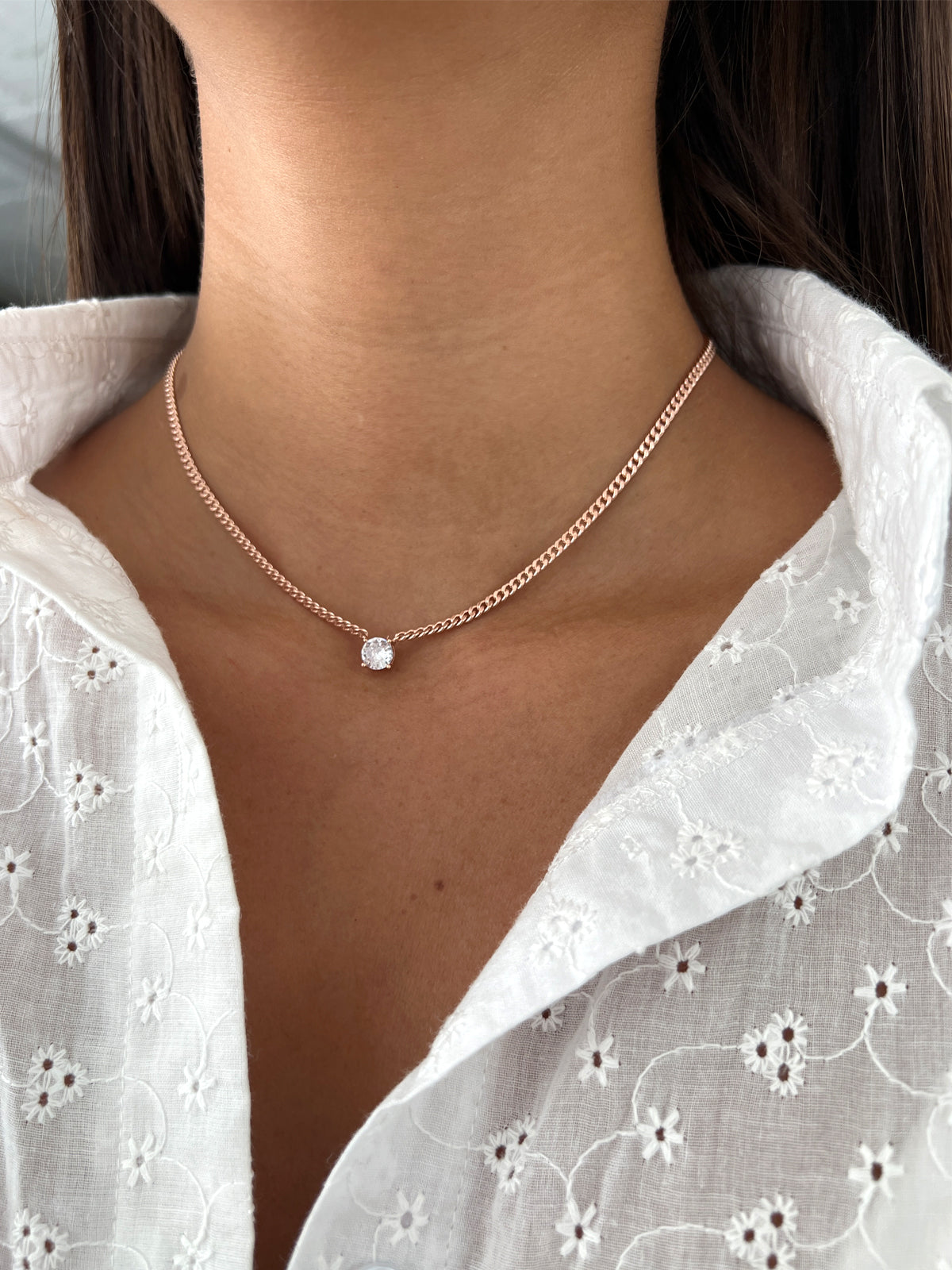 שרשרת צמודה חוליות וסוליטר גדול