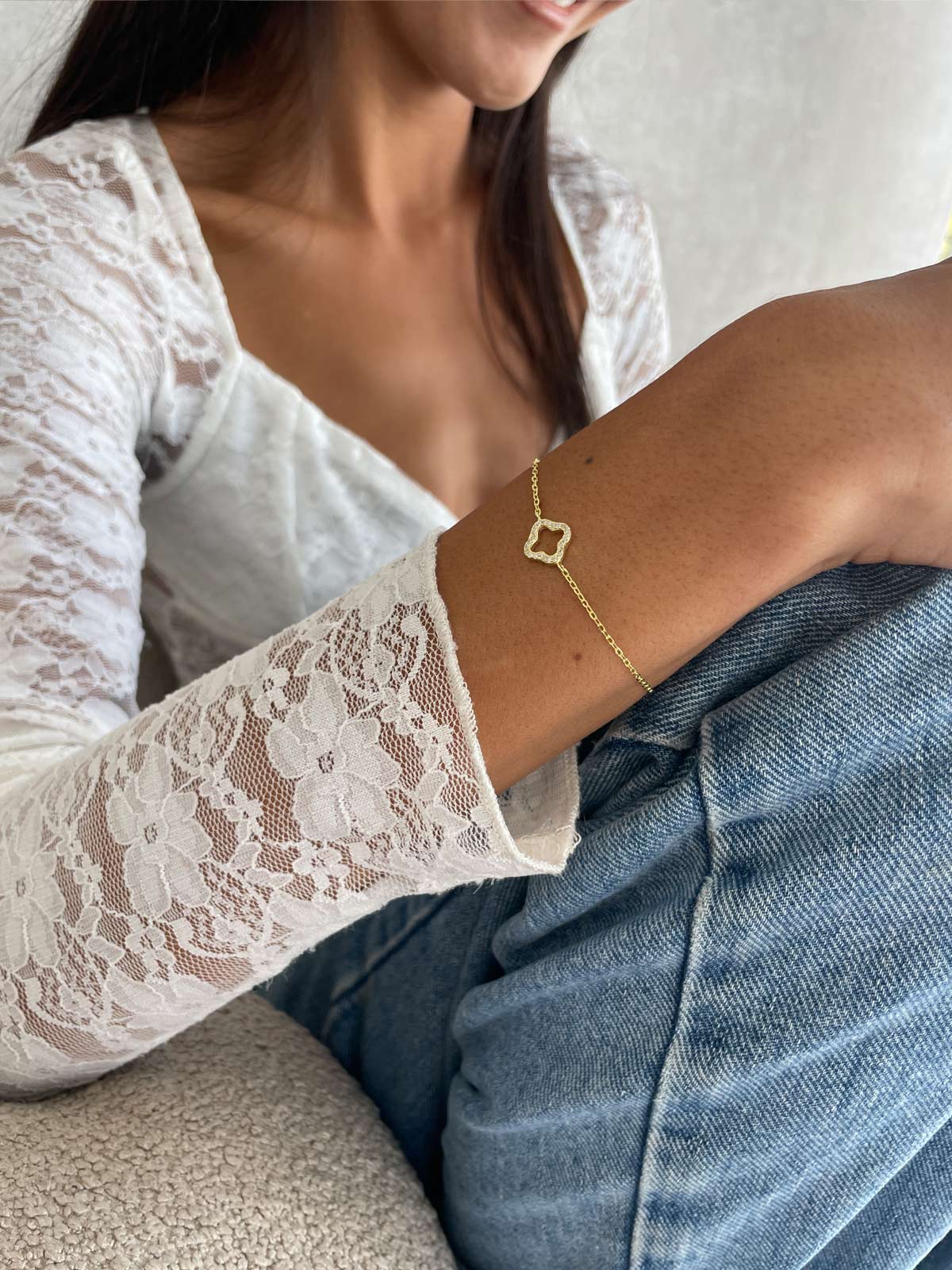 צמיד עדין תלתן משובץ