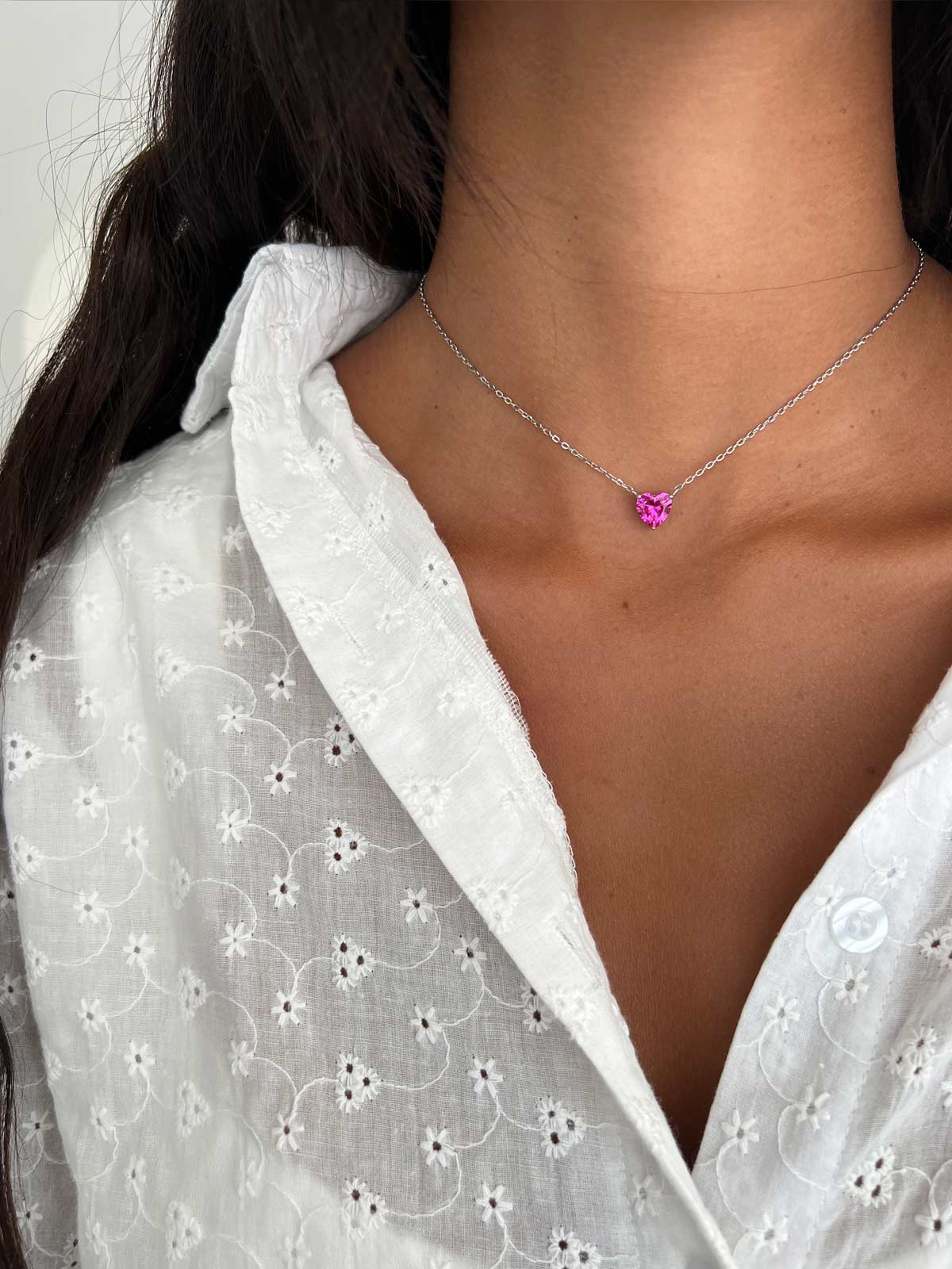 שרשרת צמודה סוליטר לב גדול ורוד