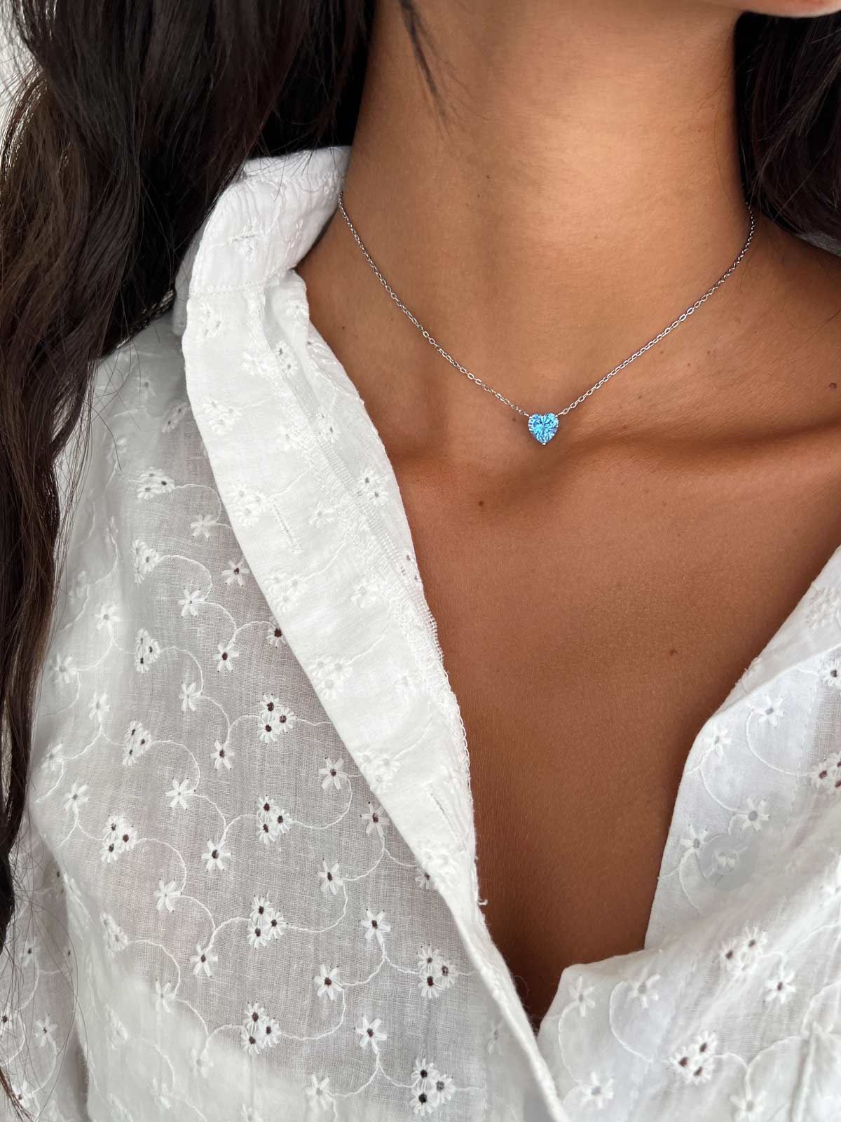 שרשרת צמודה סוליטר לב גדול תכלת