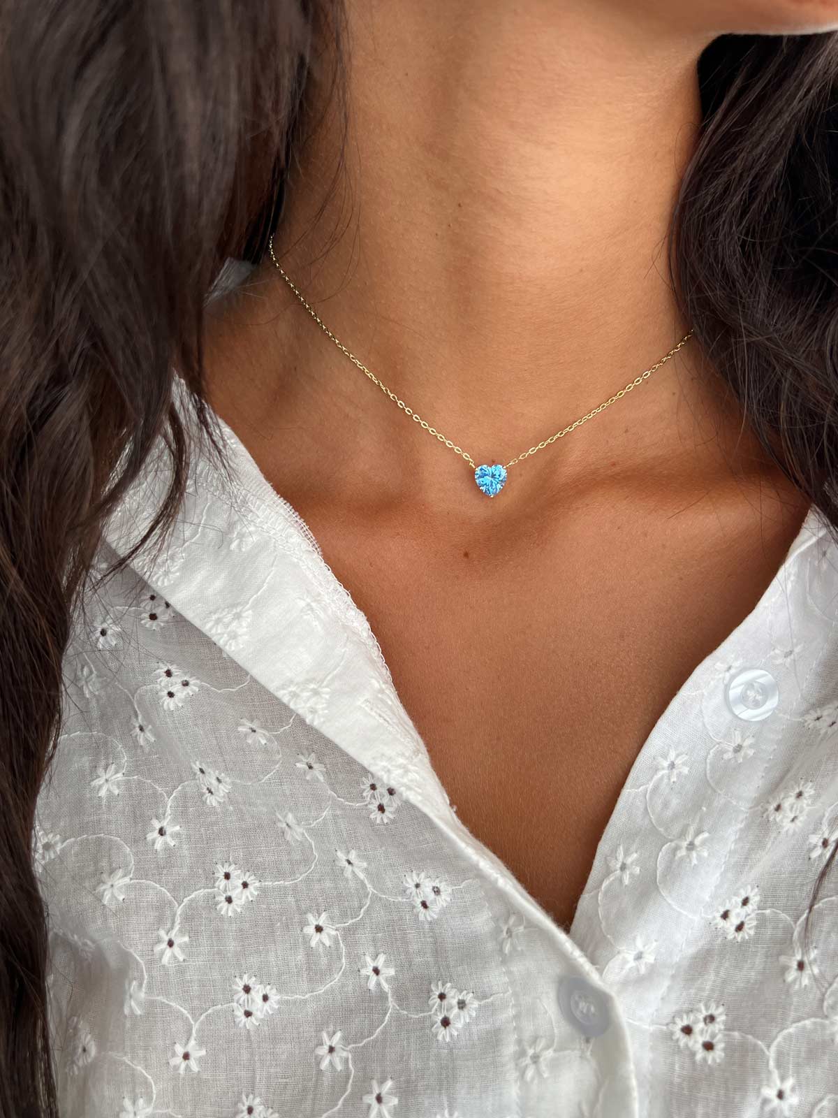 שרשרת צמודה סוליטר לב גדול תכלת